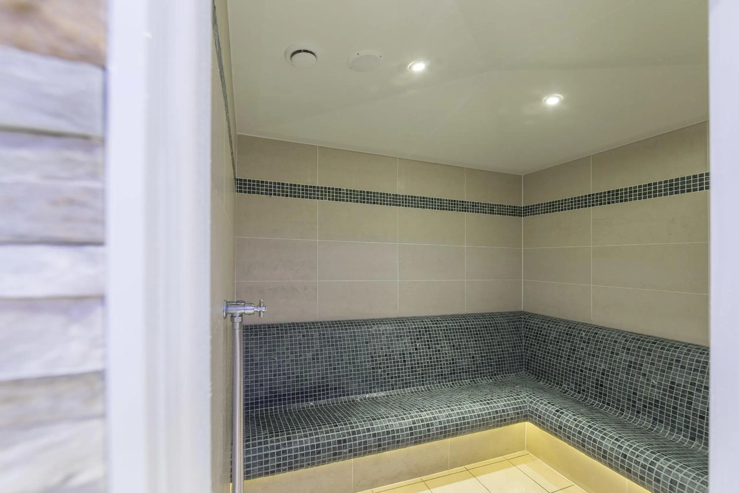 Steam room in Hotel Tschurtschenthaler