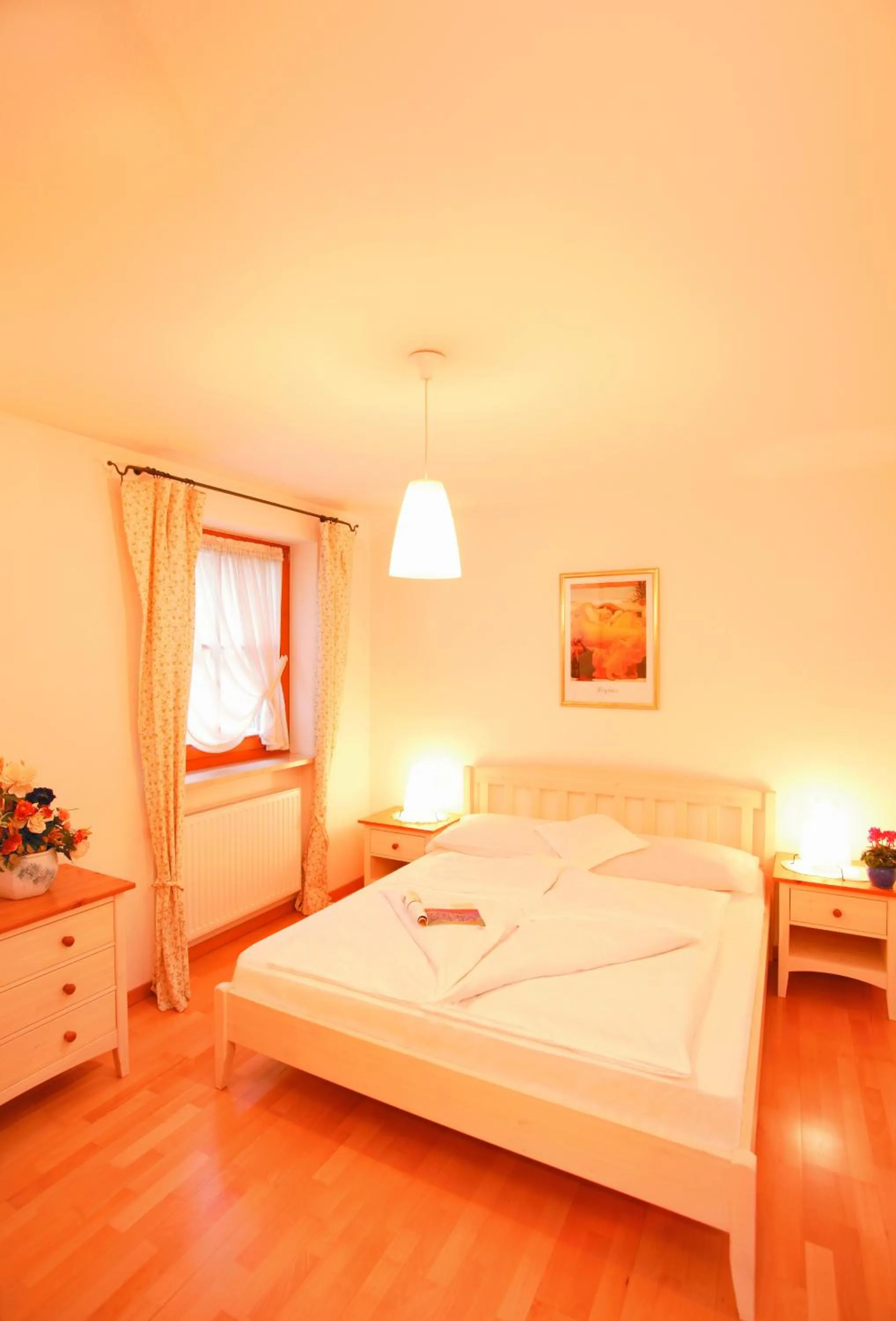 Day, Bed in Hotel Tschurtschenthaler