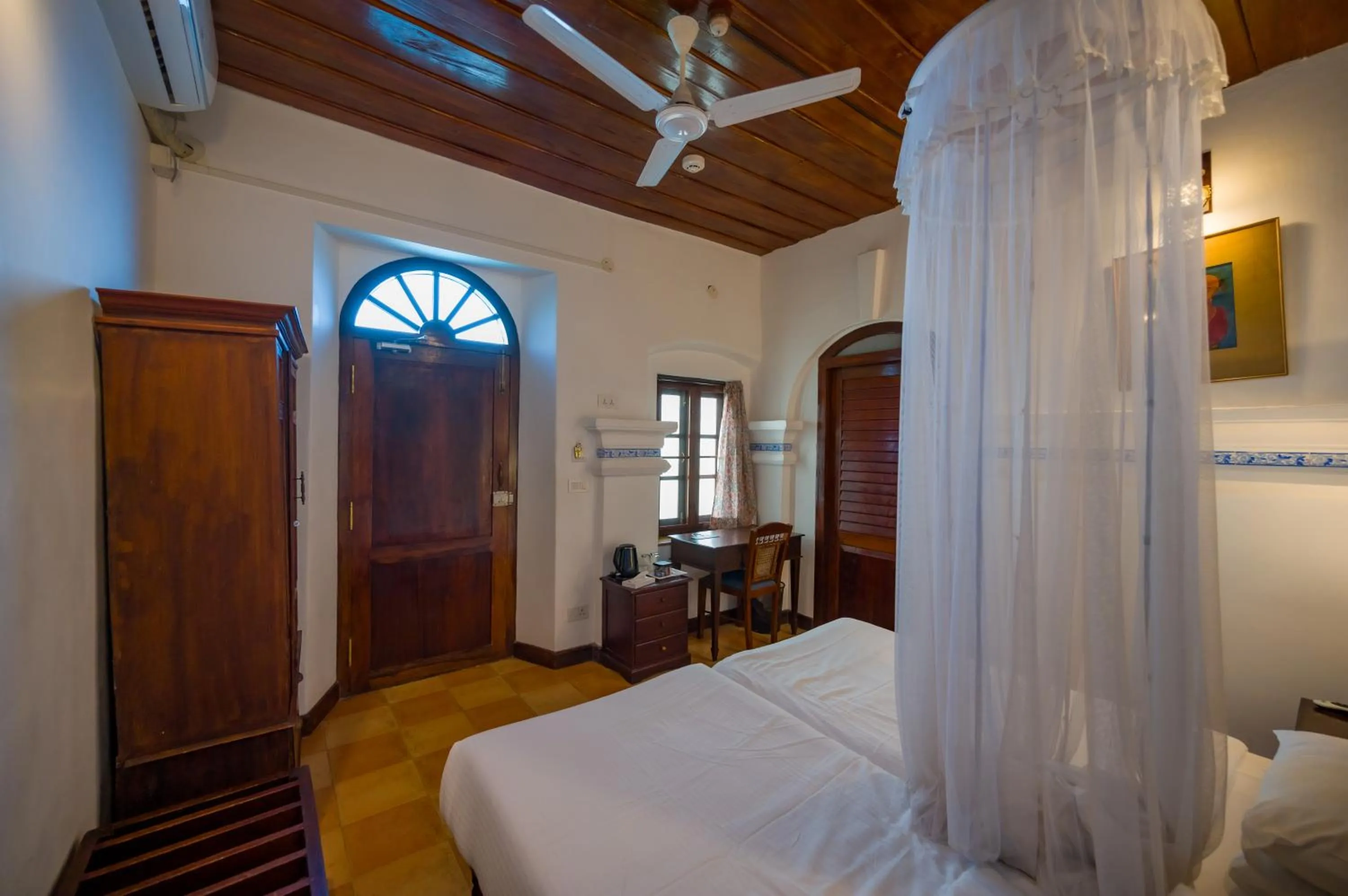 Photo of the whole room, Bed in Old Courtyard Hotel