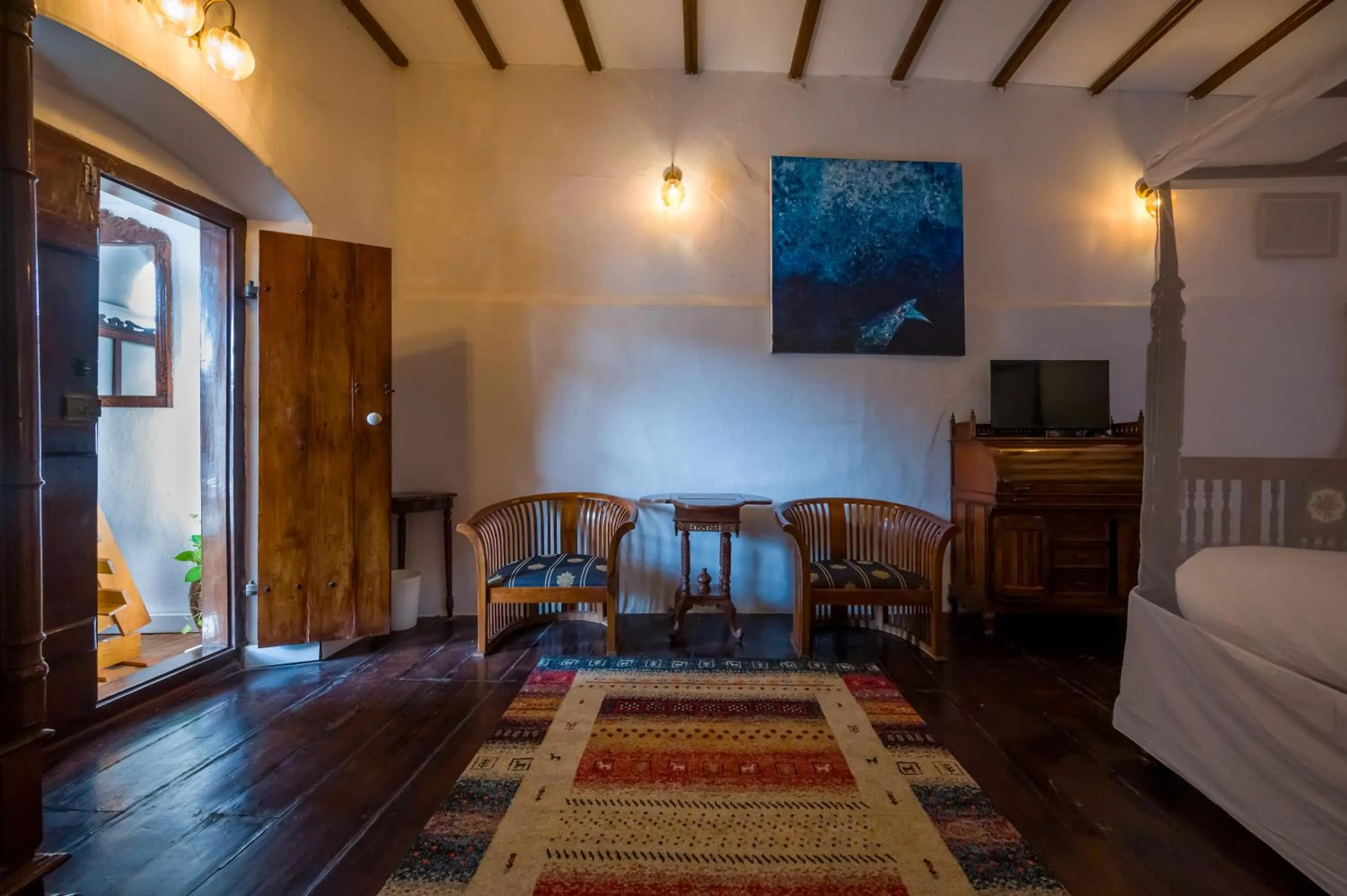 Living room, Bed in Old Courtyard Hotel