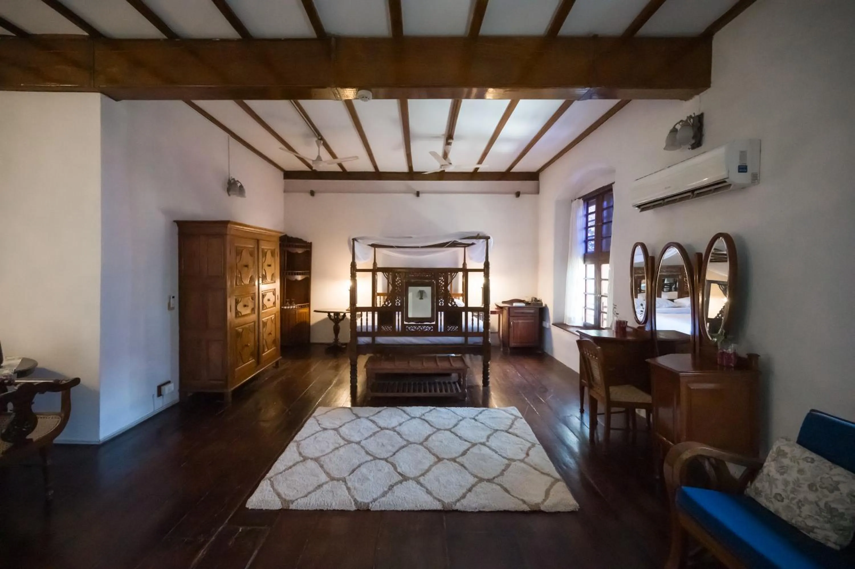 Bedroom, Bed in Old Courtyard Hotel