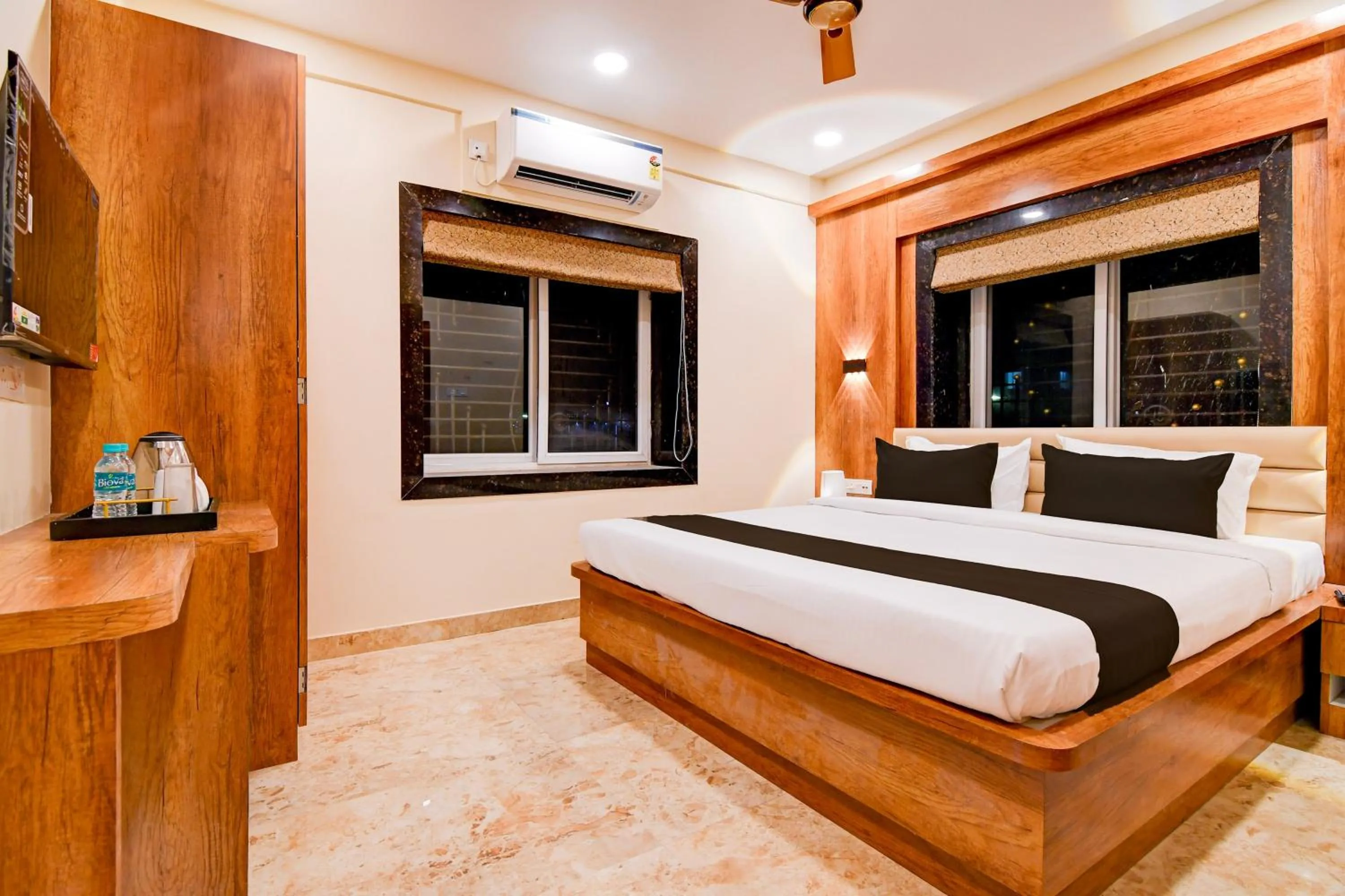 Bedroom, Bed in Hotel O Grand Inn