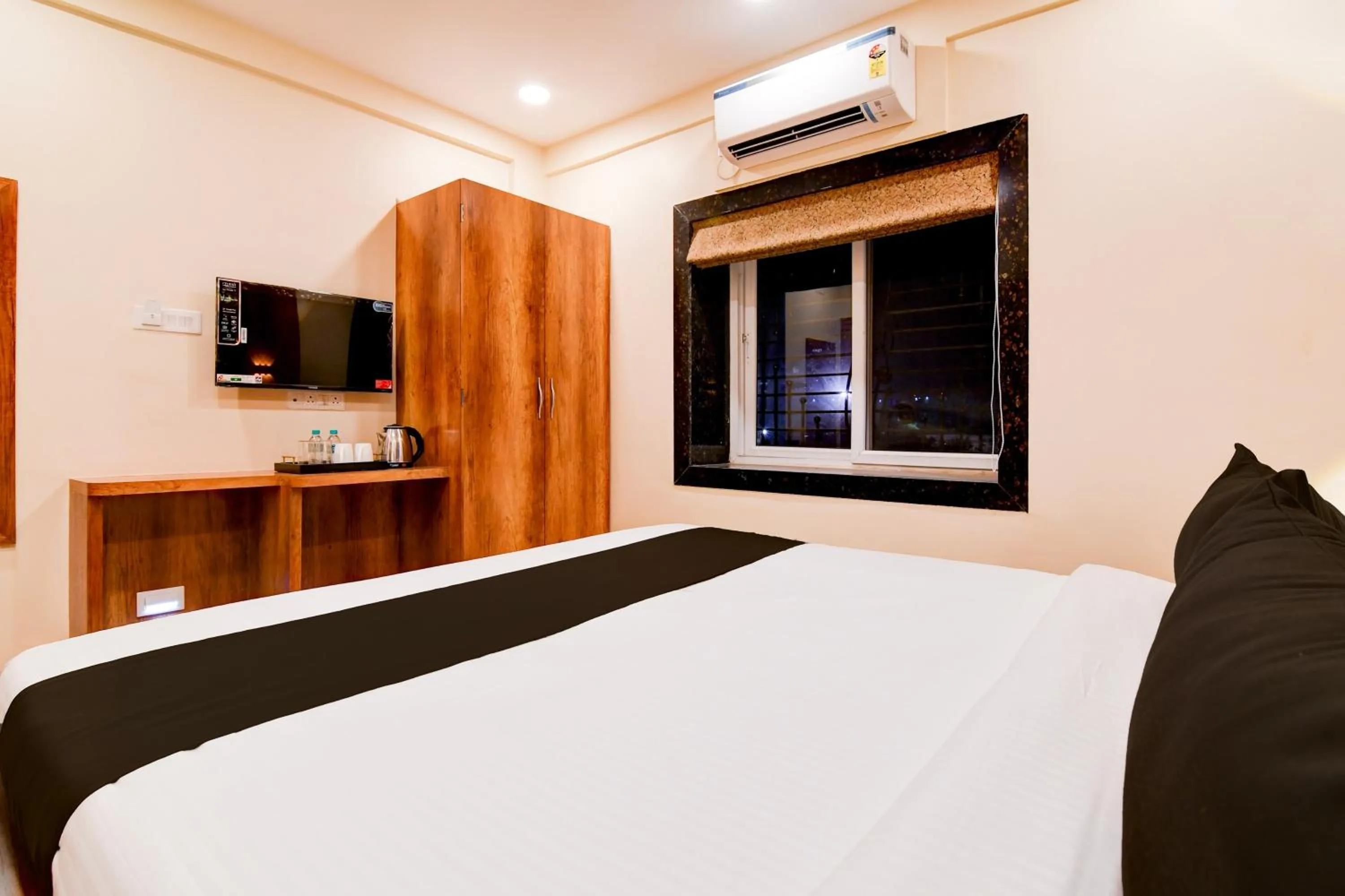 Bedroom in Hotel O Grand Inn