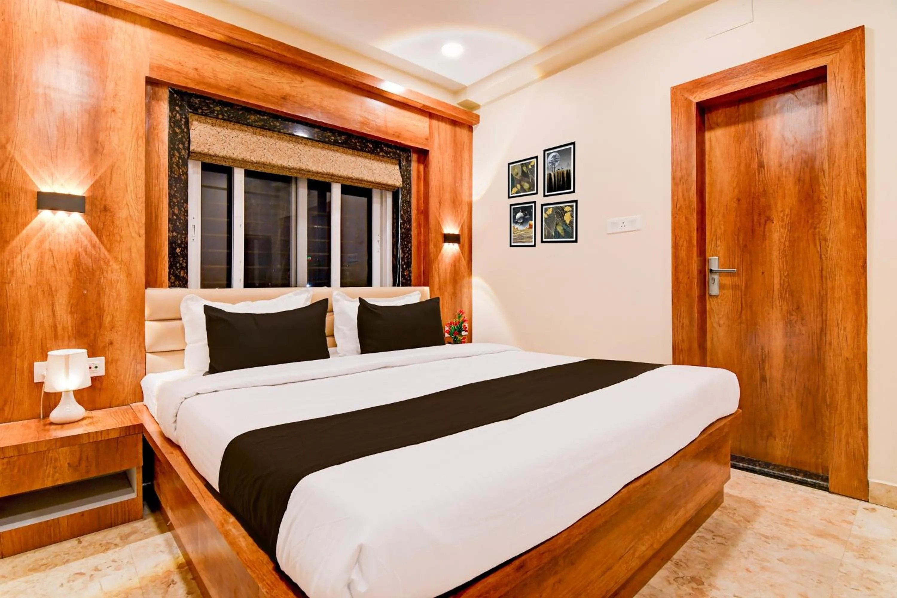 Bedroom in Hotel O Grand Inn