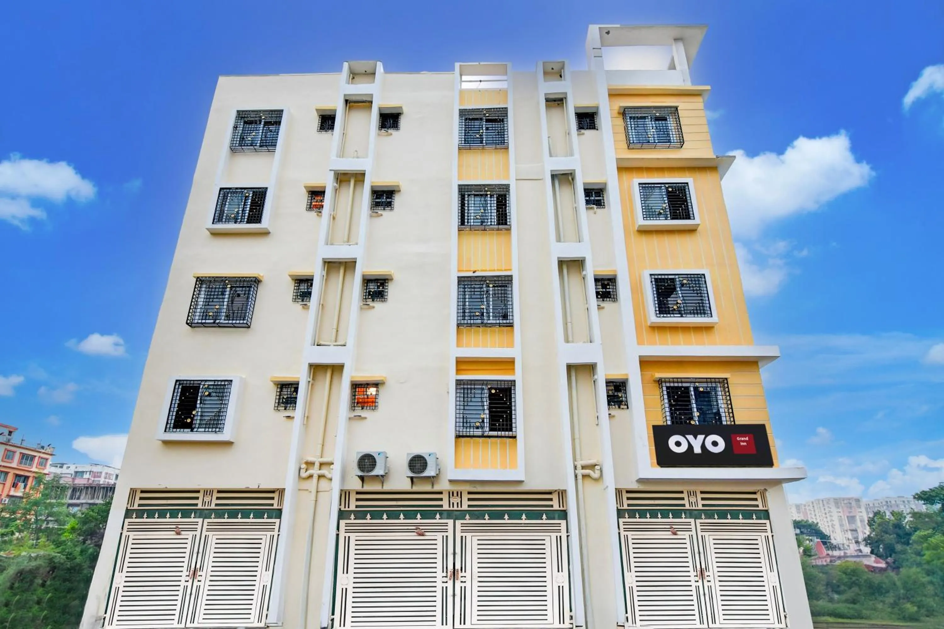 Facade/entrance in Hotel O Grand Inn