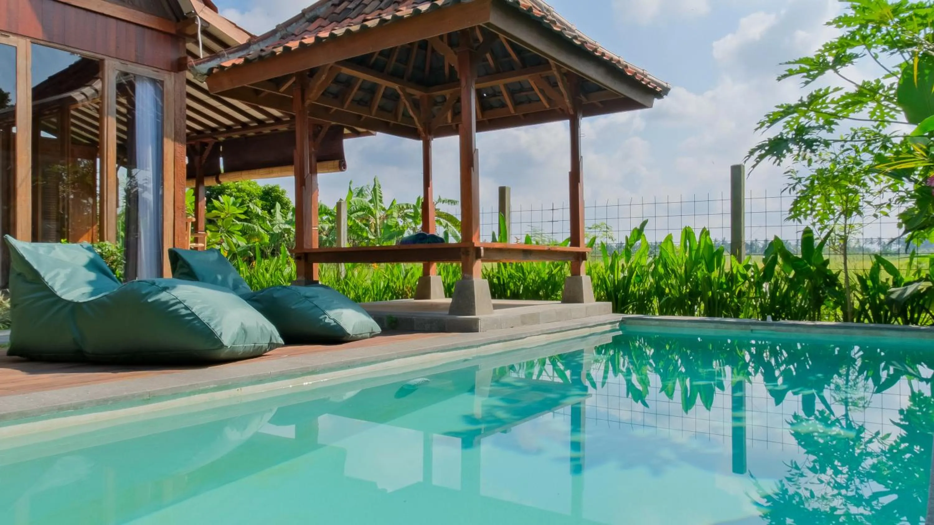 Rumah Tengah Sawah Bali
