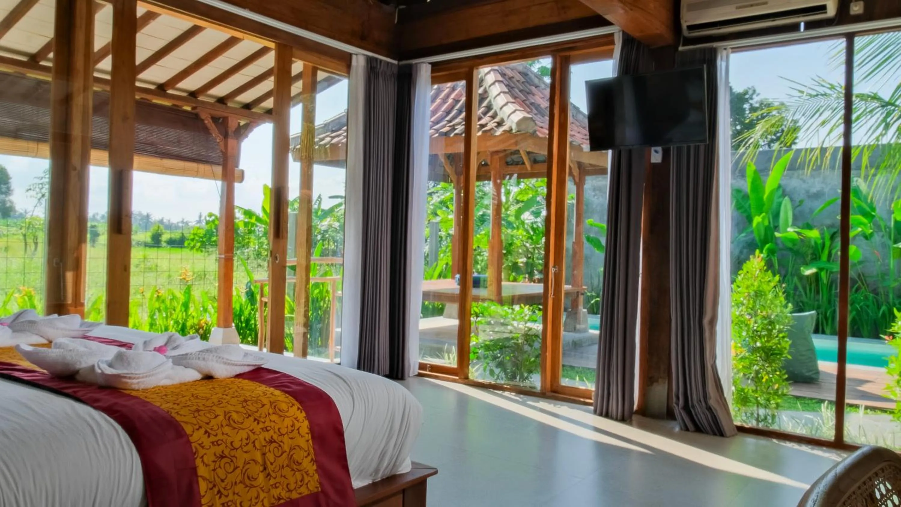 Rumah Tengah Sawah Bali