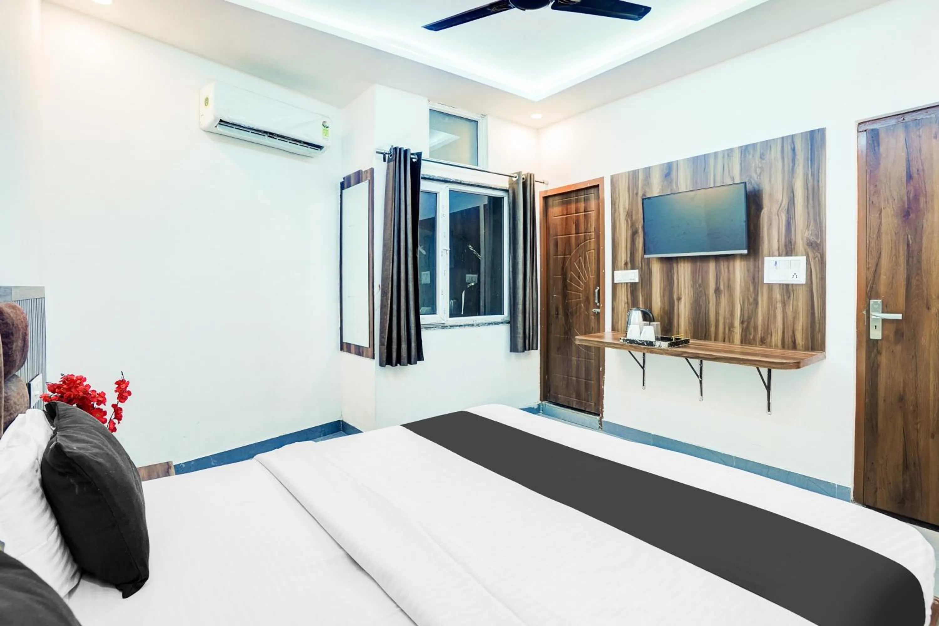 Bedroom, Bed in Hotel O Sunrakh Road Vrindavan Formerly Ganga Residency