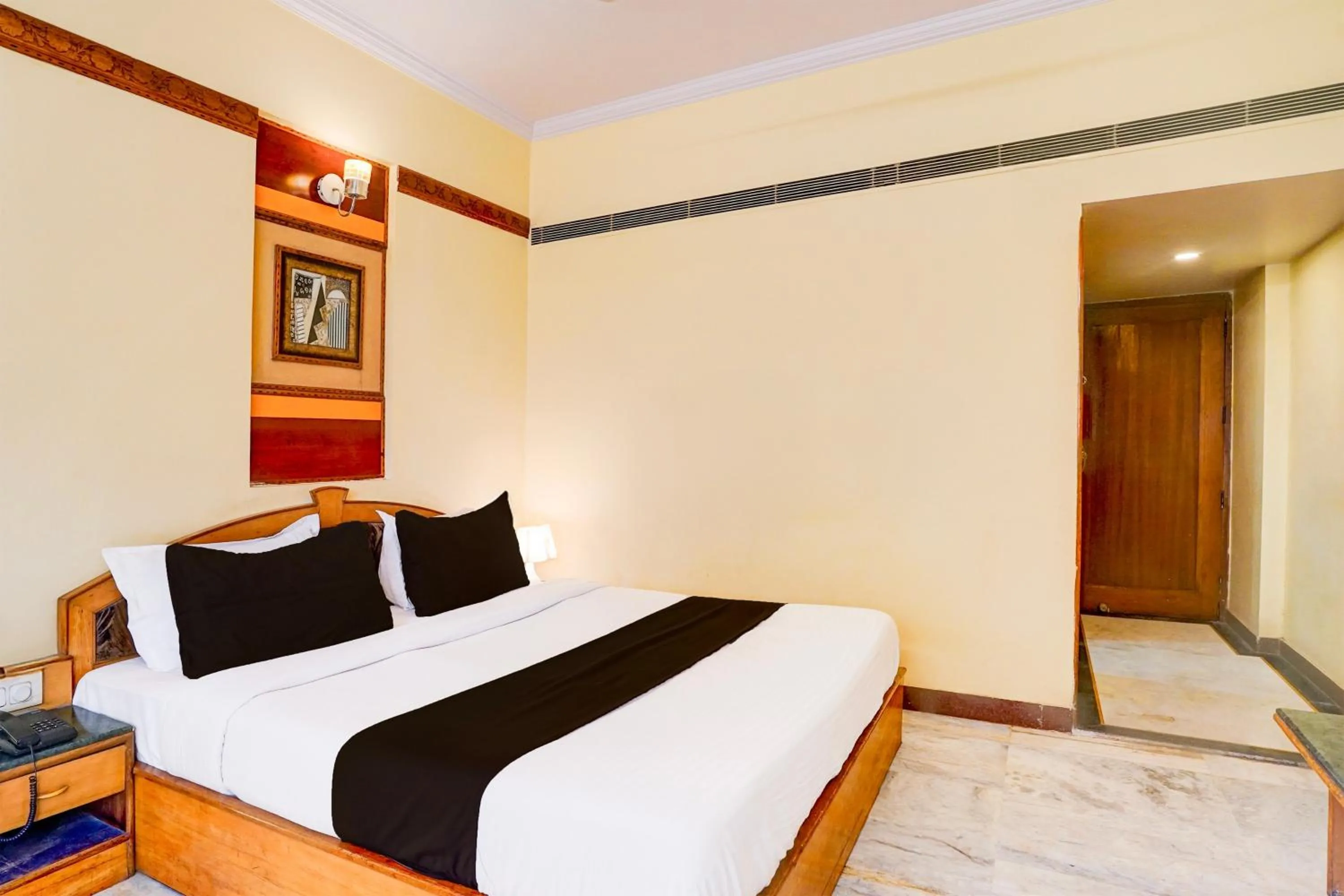 Super Townhouse Subhash Nagar Formerly Royal Palazzo