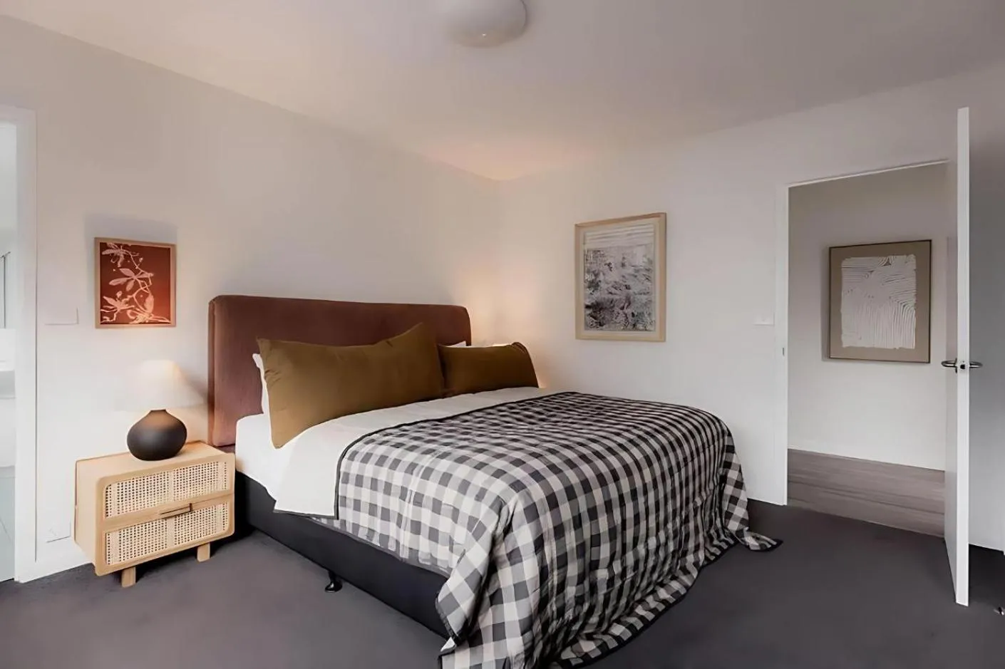 Battery Point apartment with river views