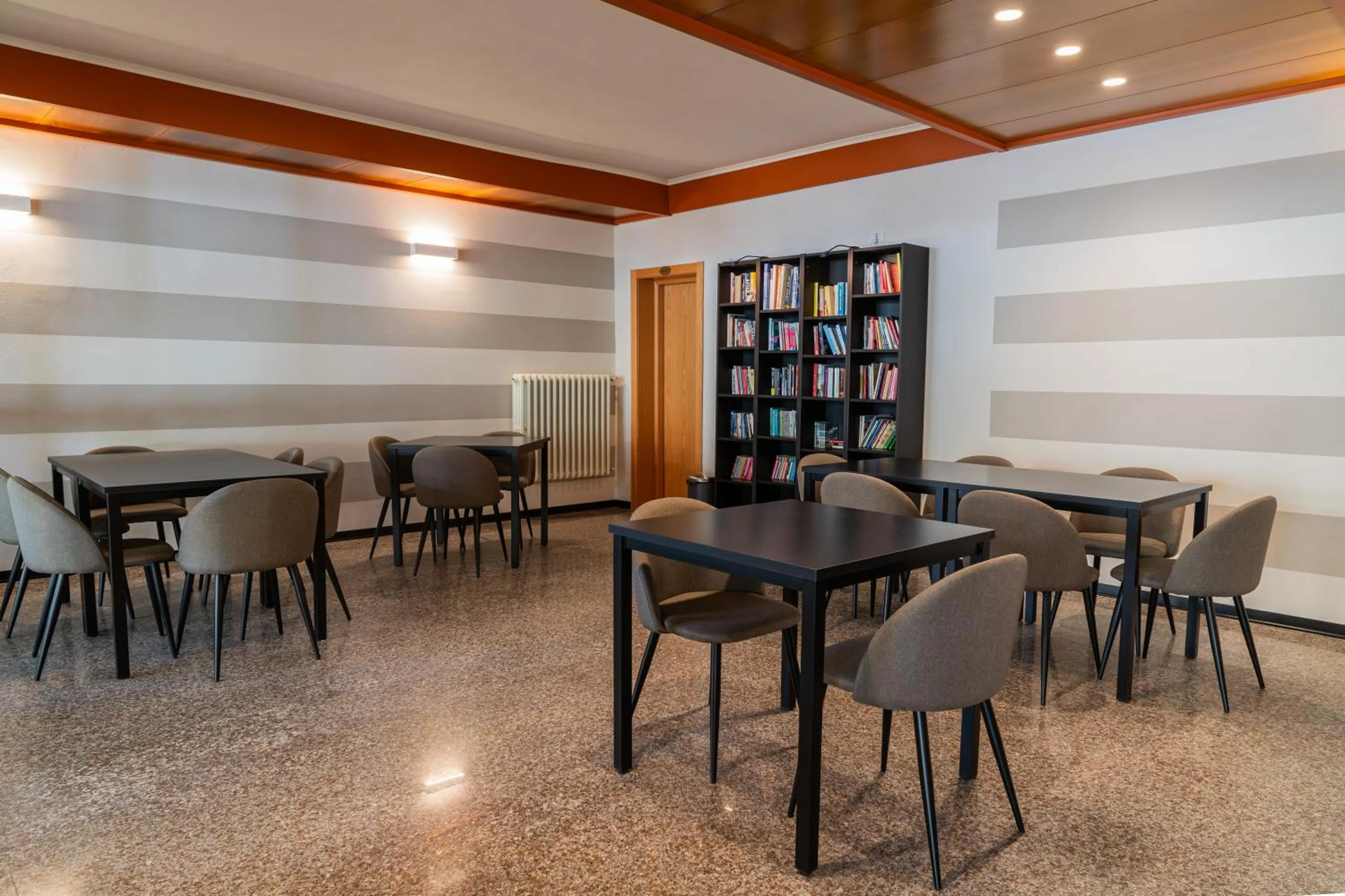 Communal lounge/ TV room in Hotel Ondina e Milazzo