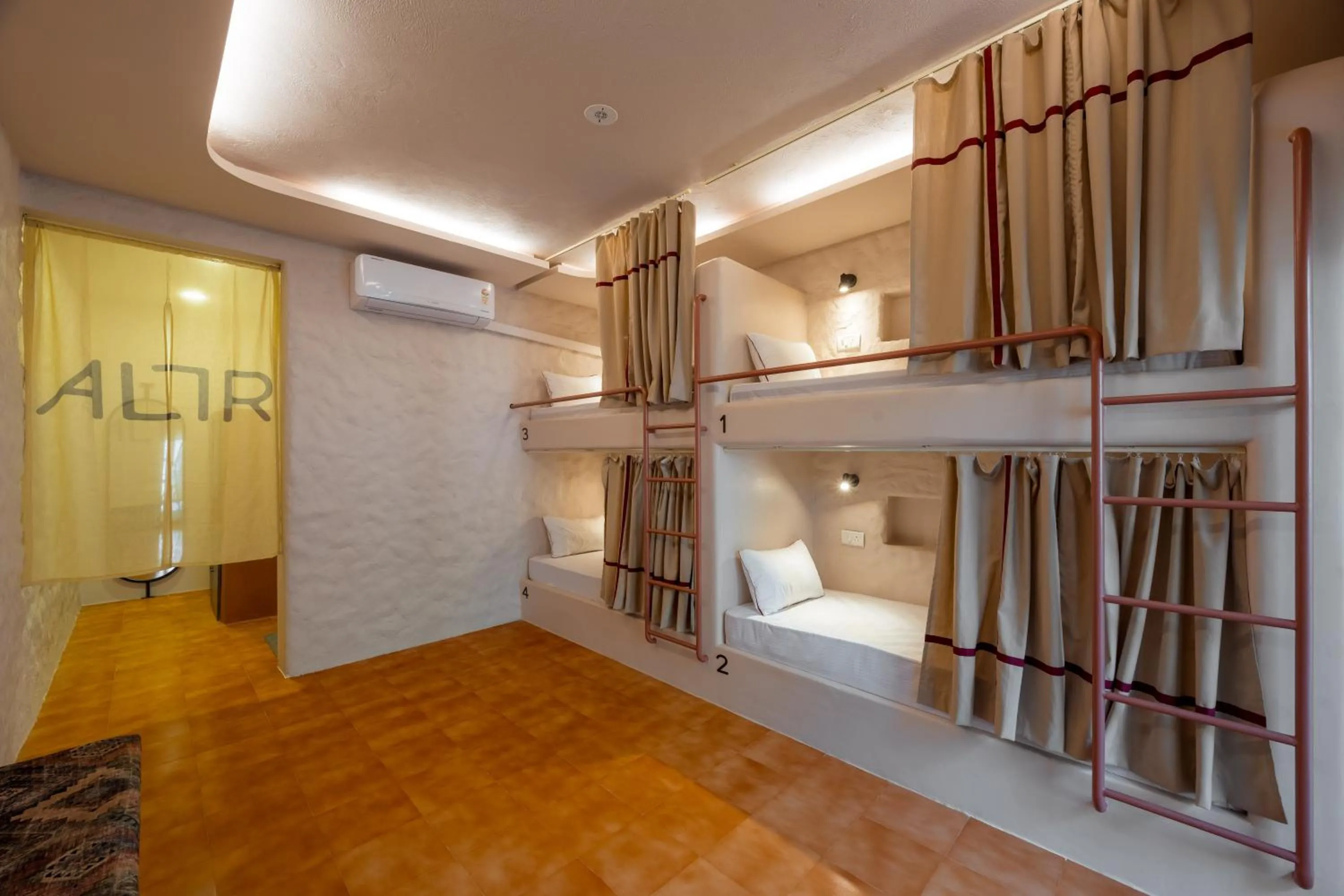 Bed in 4-Bed Mixed Dormitory Room in ALTR NATIV Morjim, Goa
