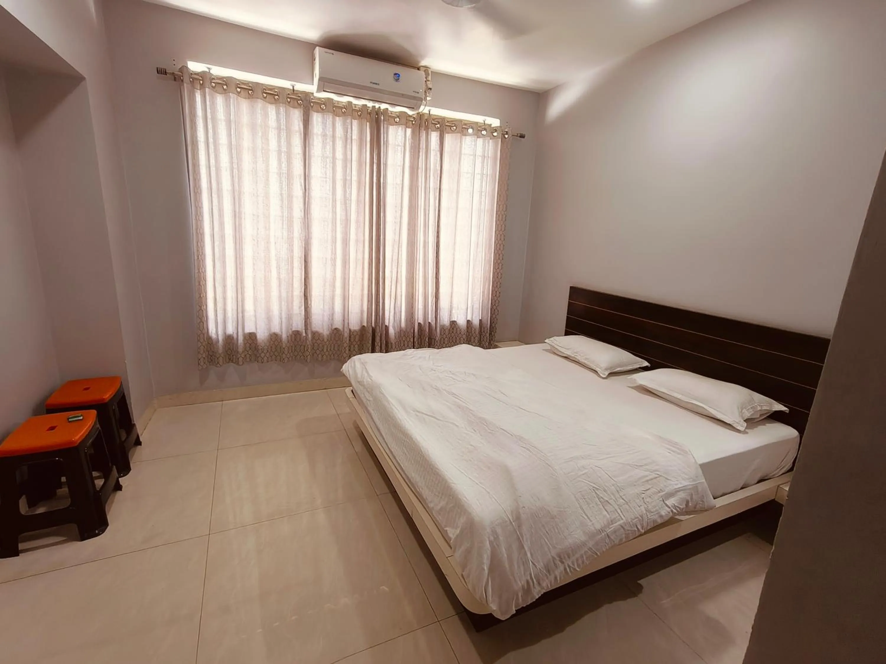 Photo of the whole room in HOTEL MUSHAK by BAPPA PALACE