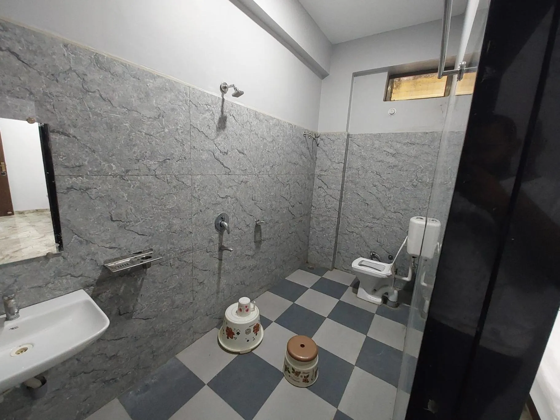 Shower in HOTEL MUSHAK by BAPPA PALACE