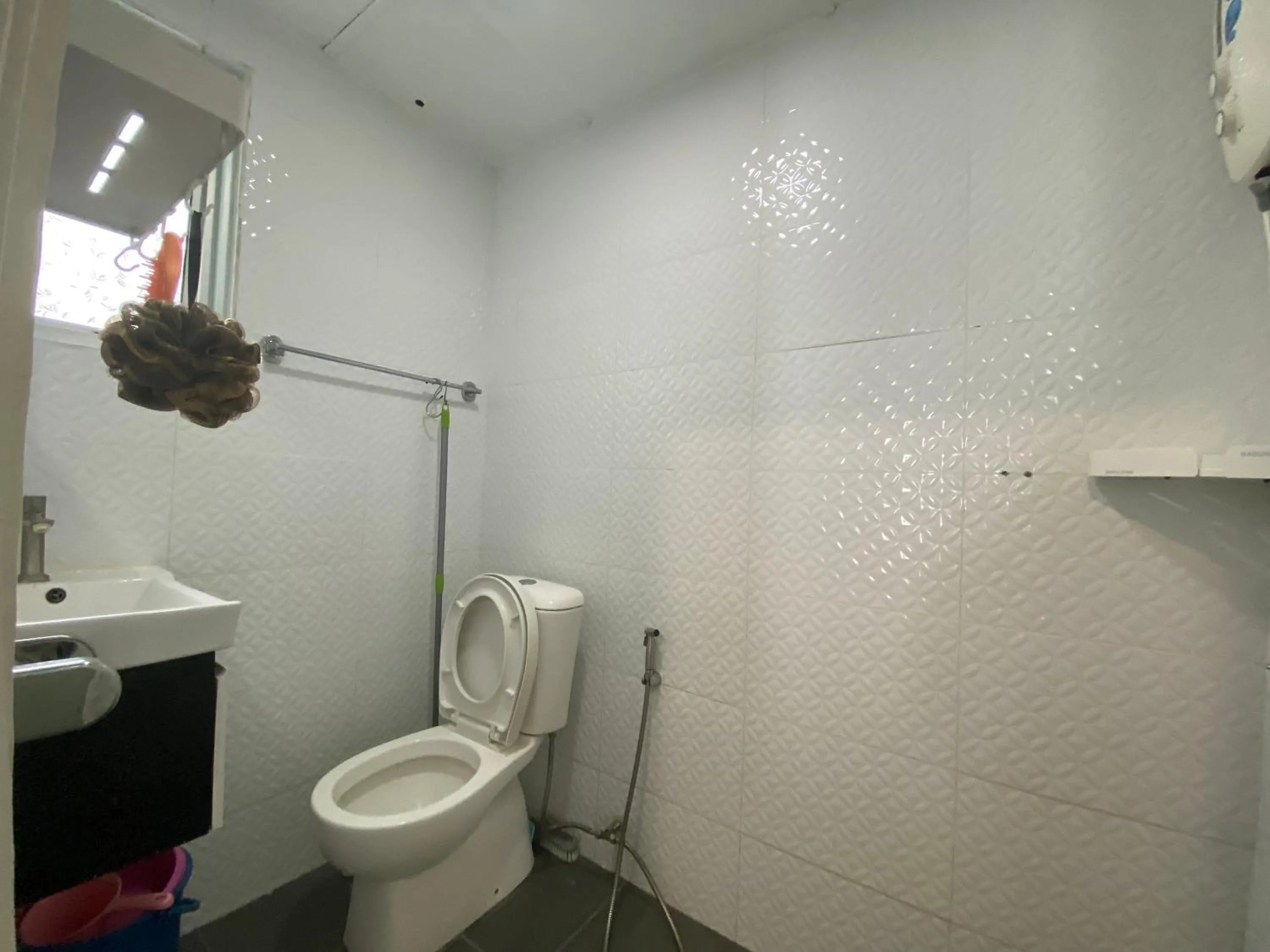 Shower in Papillon Escape