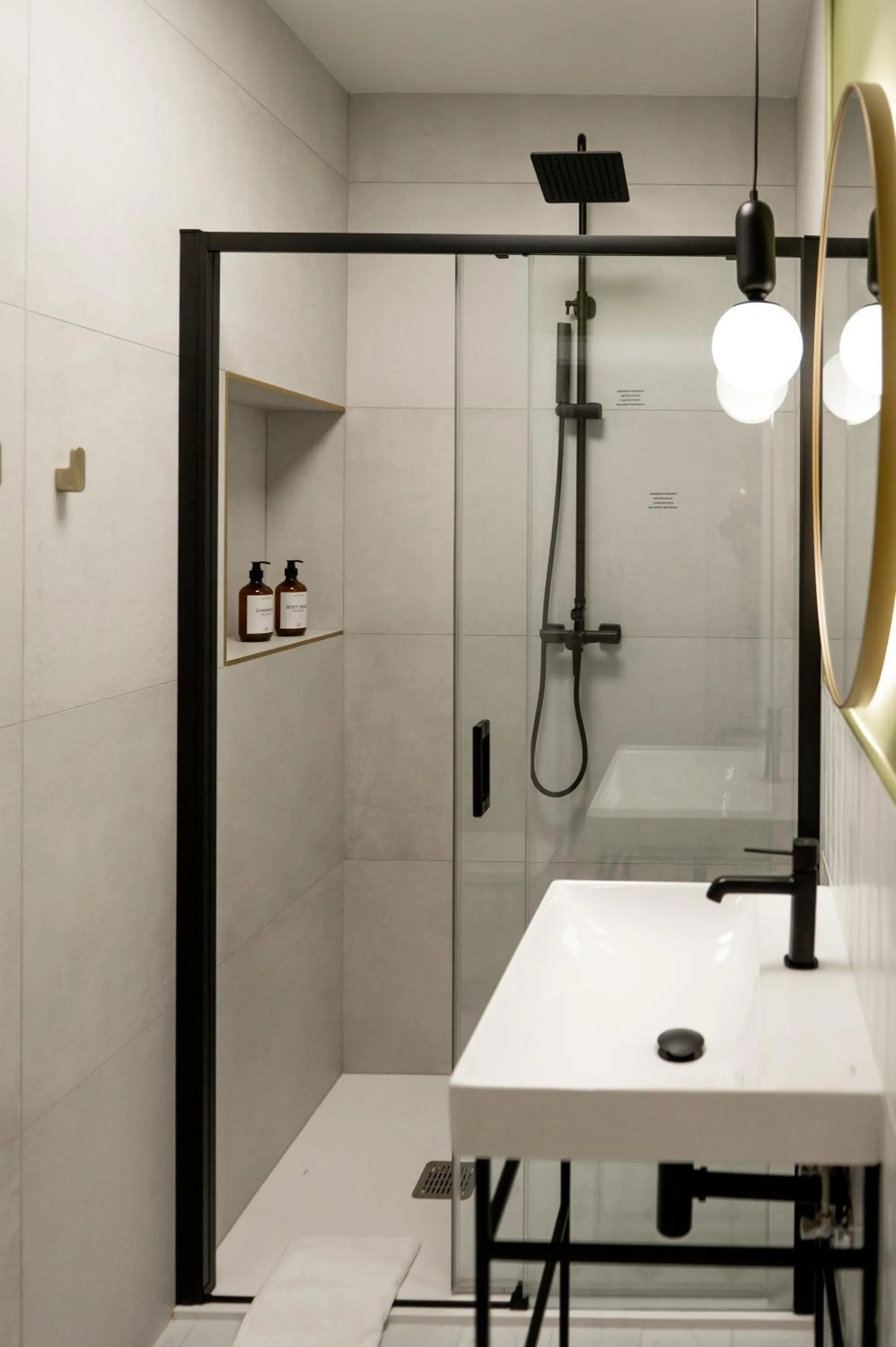 Shower in Stara Drukarnia Aparthotel