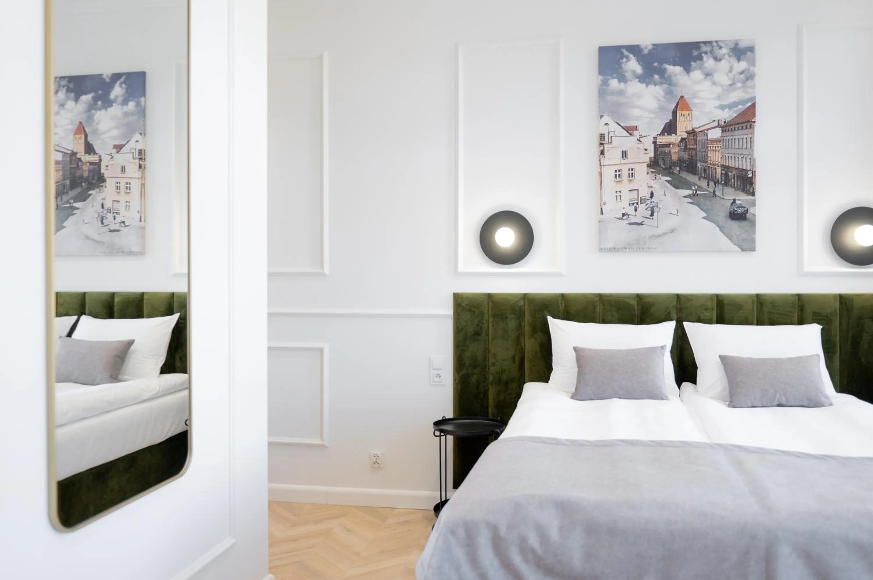Shower, Bed in Stara Drukarnia Aparthotel