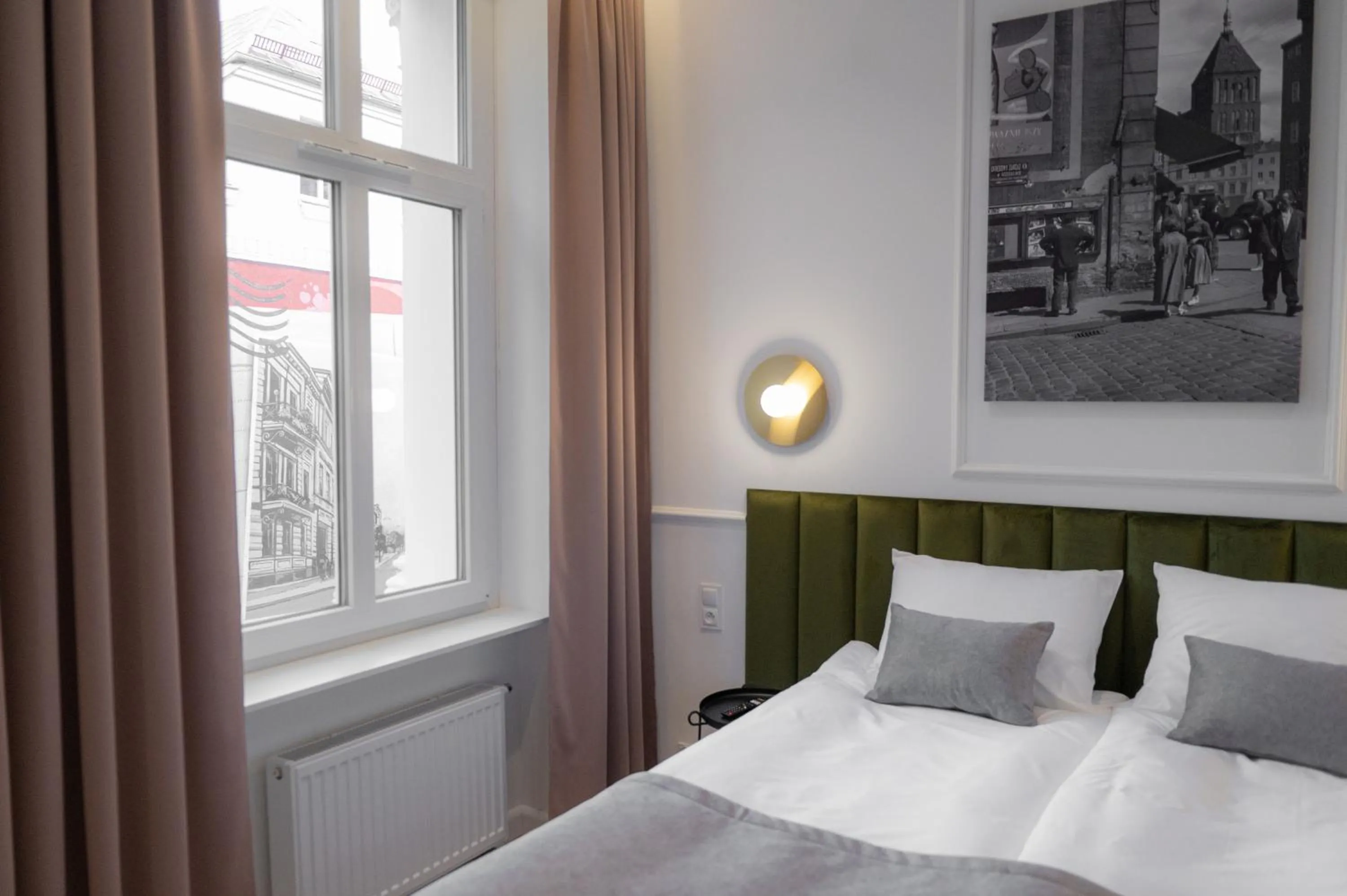 Property building, Bed in Stara Drukarnia Aparthotel