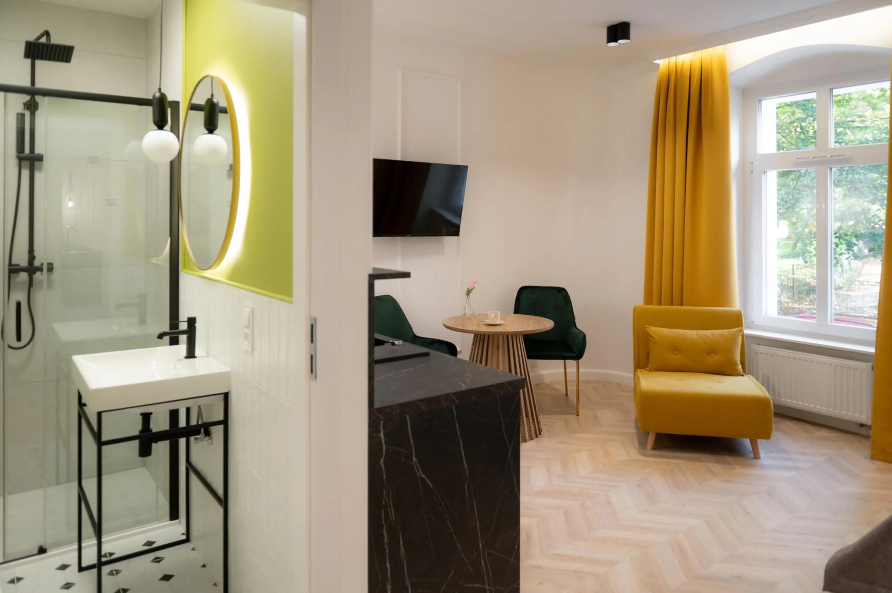 Restaurant/places to eat in Stara Drukarnia Aparthotel