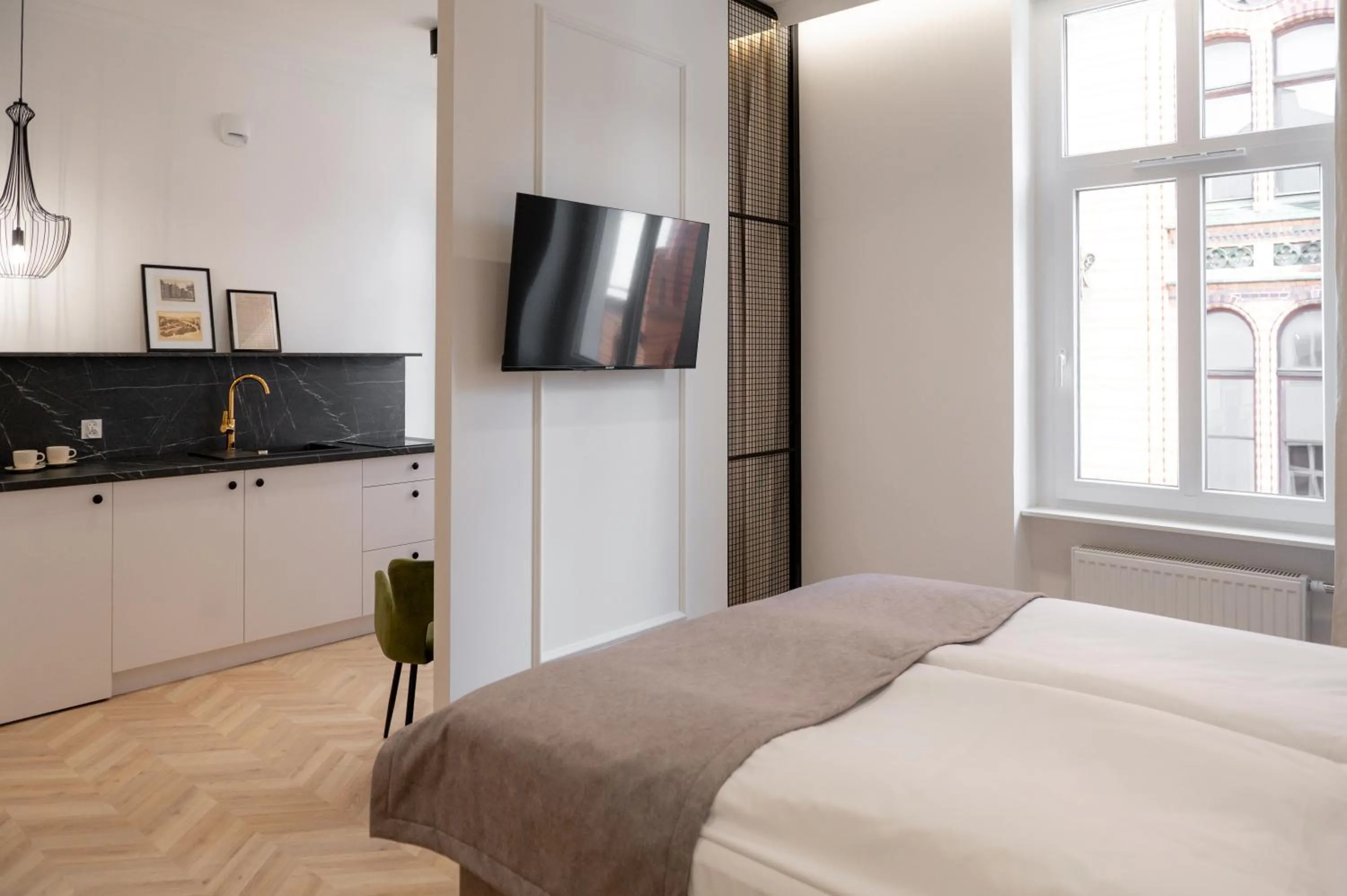 Property building, Bed in Stara Drukarnia Aparthotel