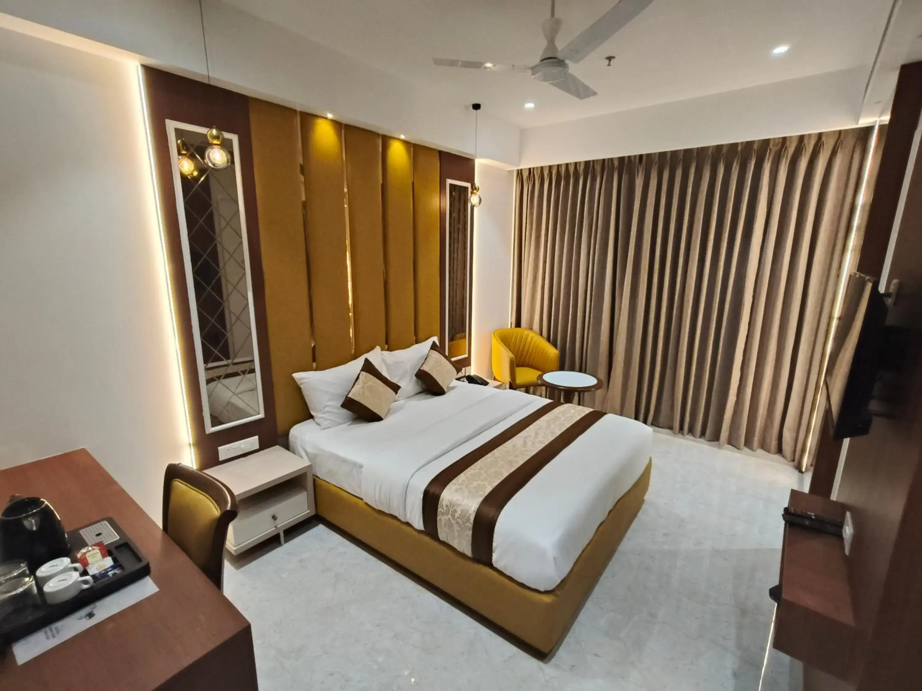 Bedroom, Bed in Hotel Sonesta Suites - Thane Bedroom, Bed in Hotel Sonesta Suites - Thane