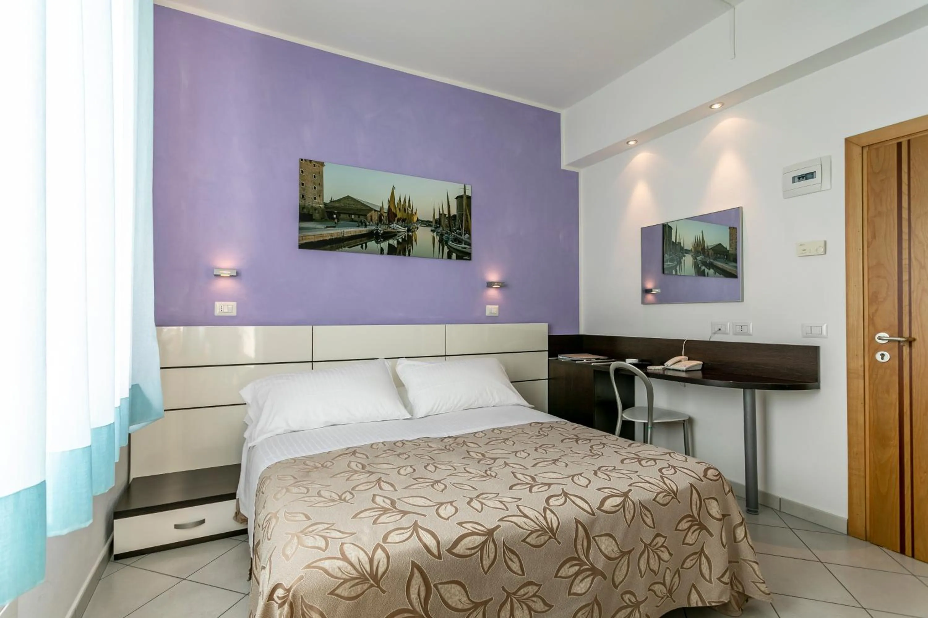 Bed in Hotel Baya - in centro, sul mare