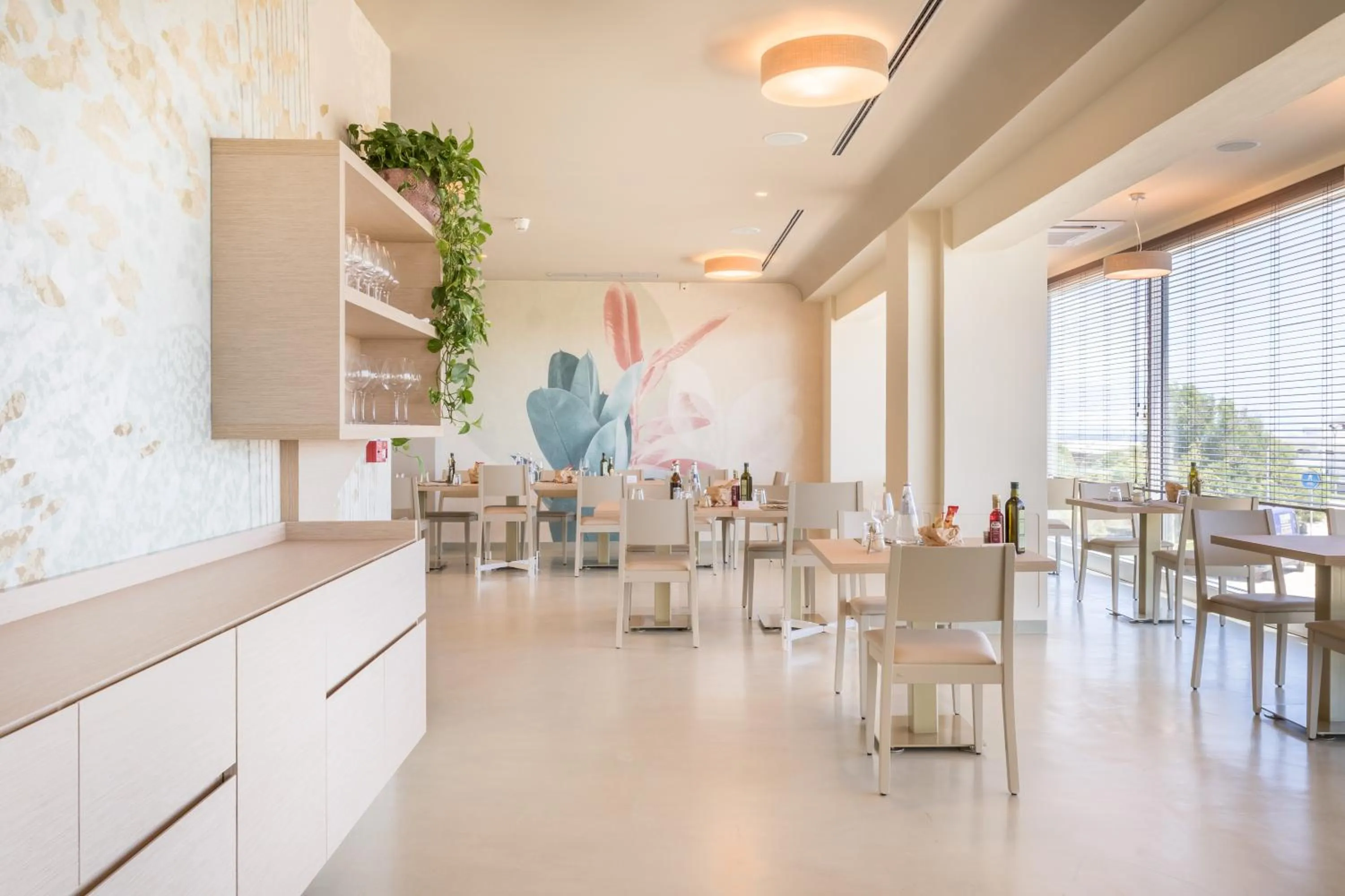 Restaurant/places to eat in Hotel Baya - in centro, sul mare