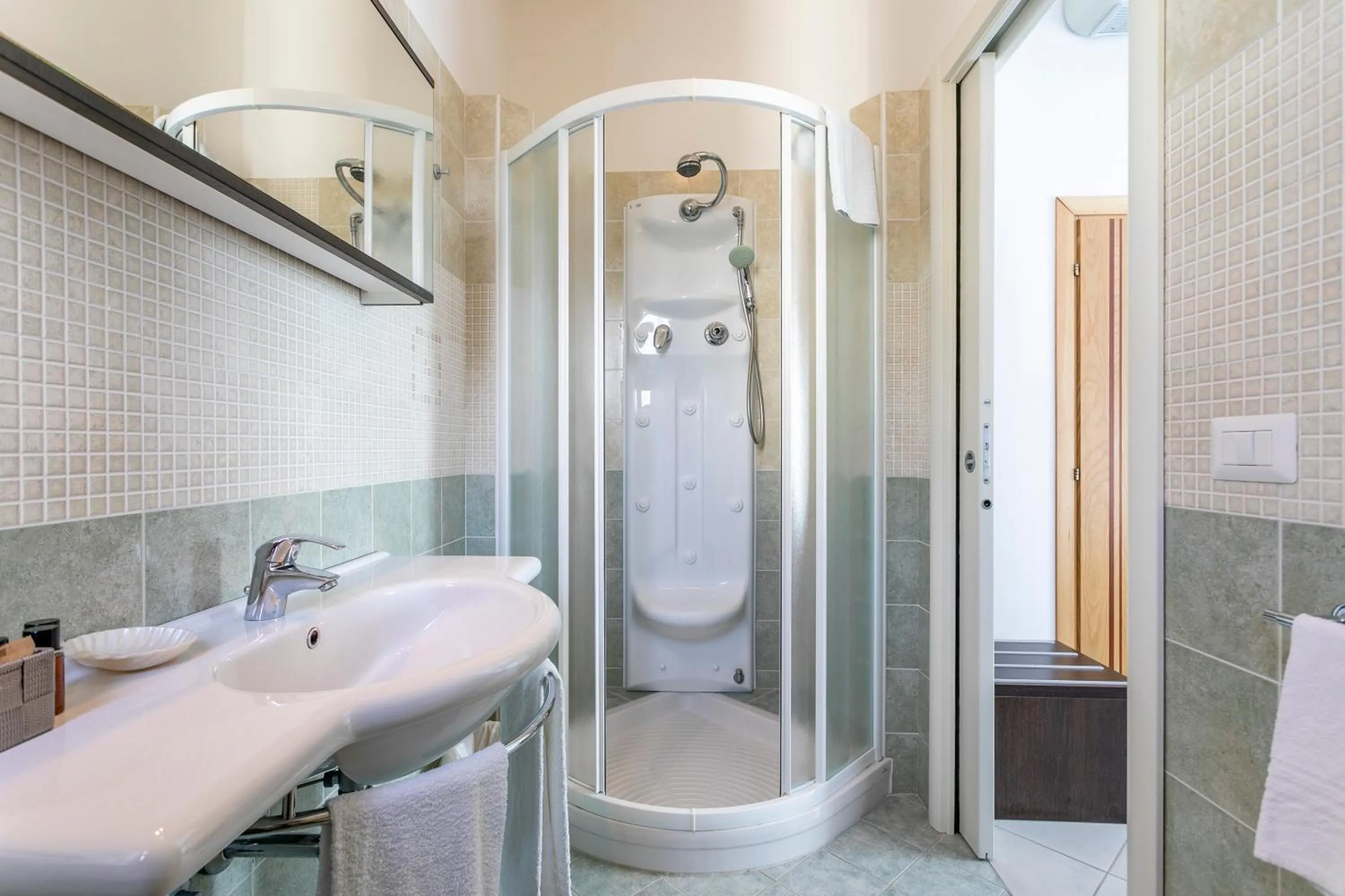 Bathroom in Hotel Baya - in centro, sul mare