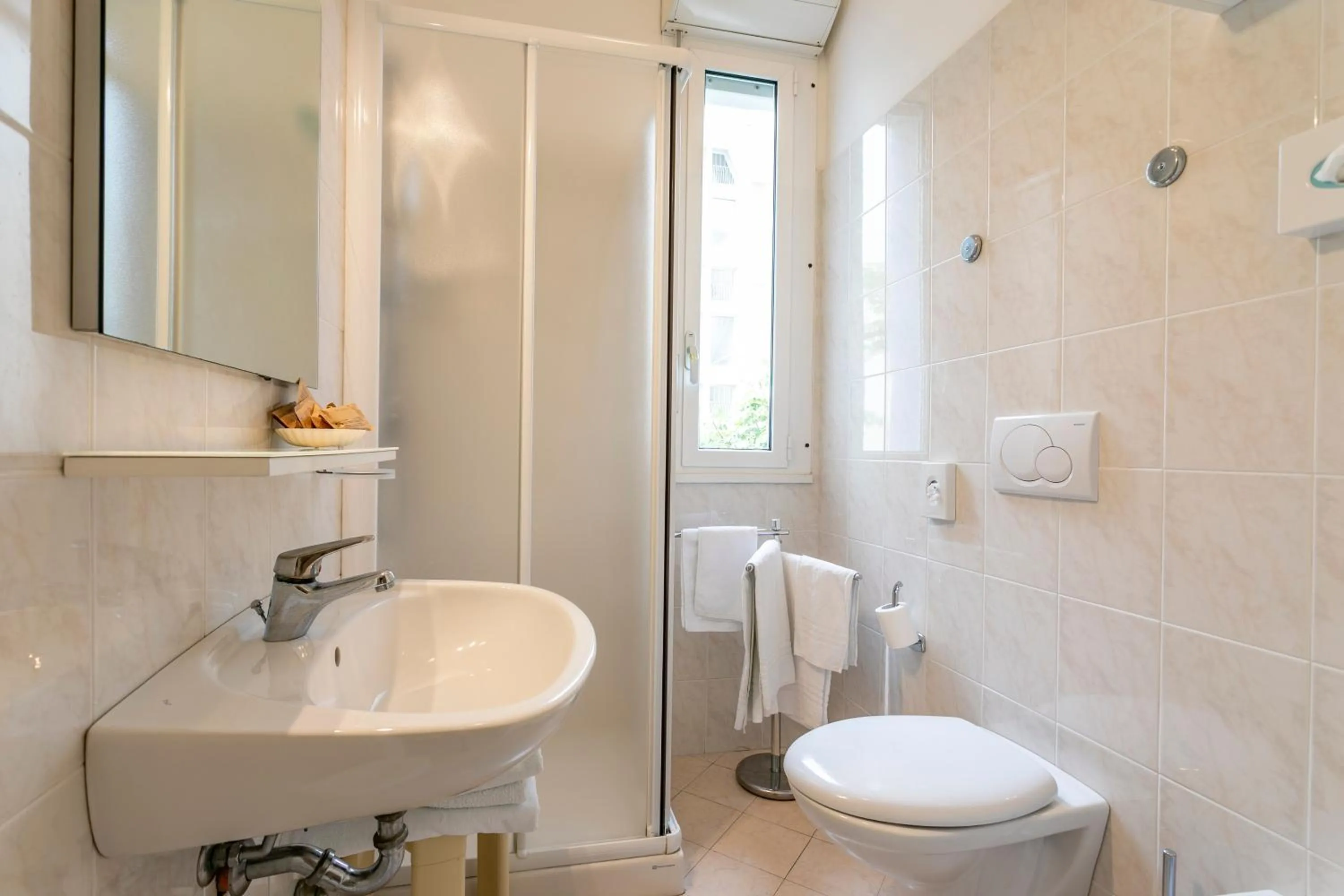 Bathroom in Hotel Baya - in centro, sul mare