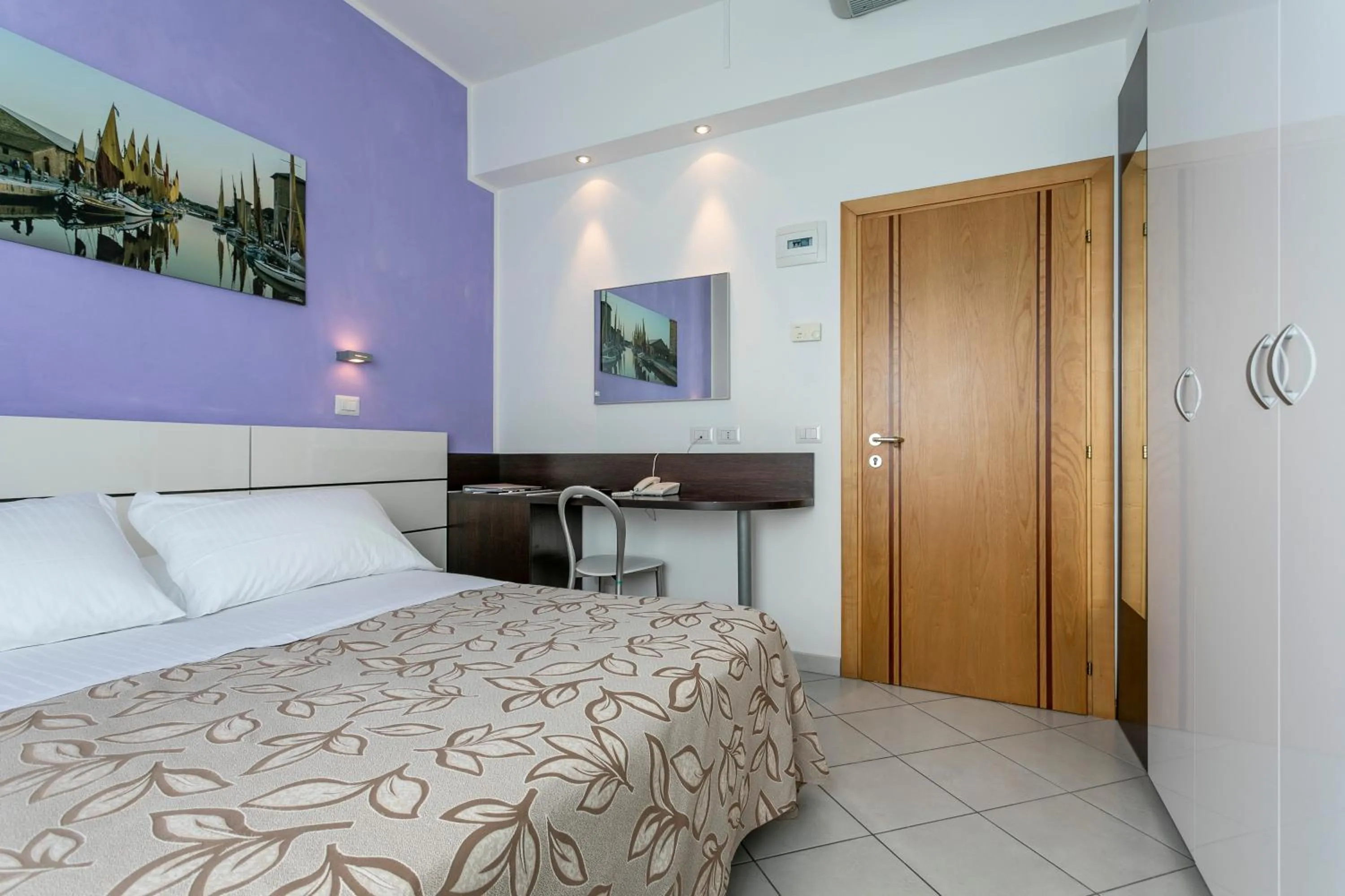 Bed in Hotel Baya - in centro, sul mare