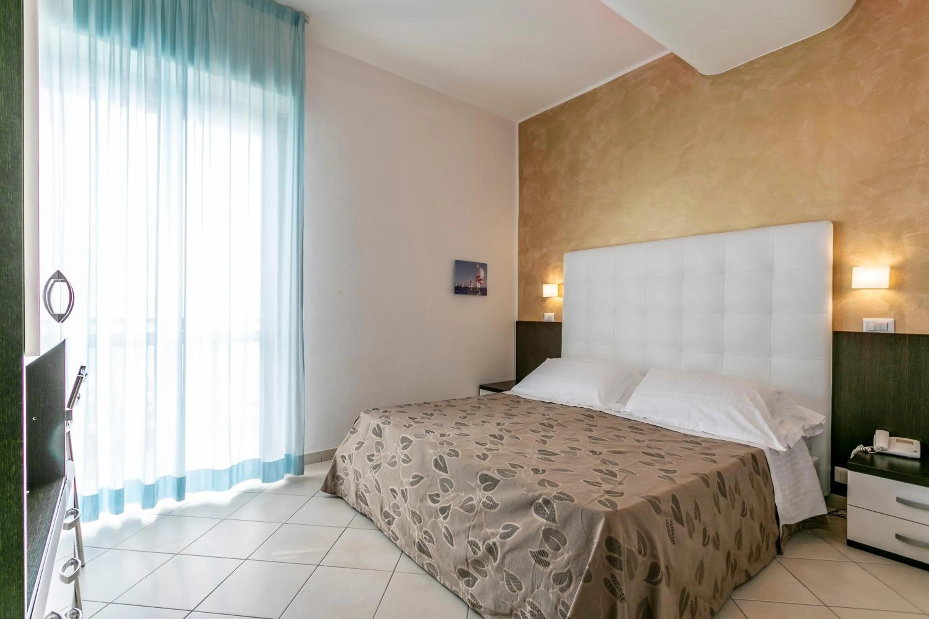 Bed in Hotel Baya - in centro, sul mare