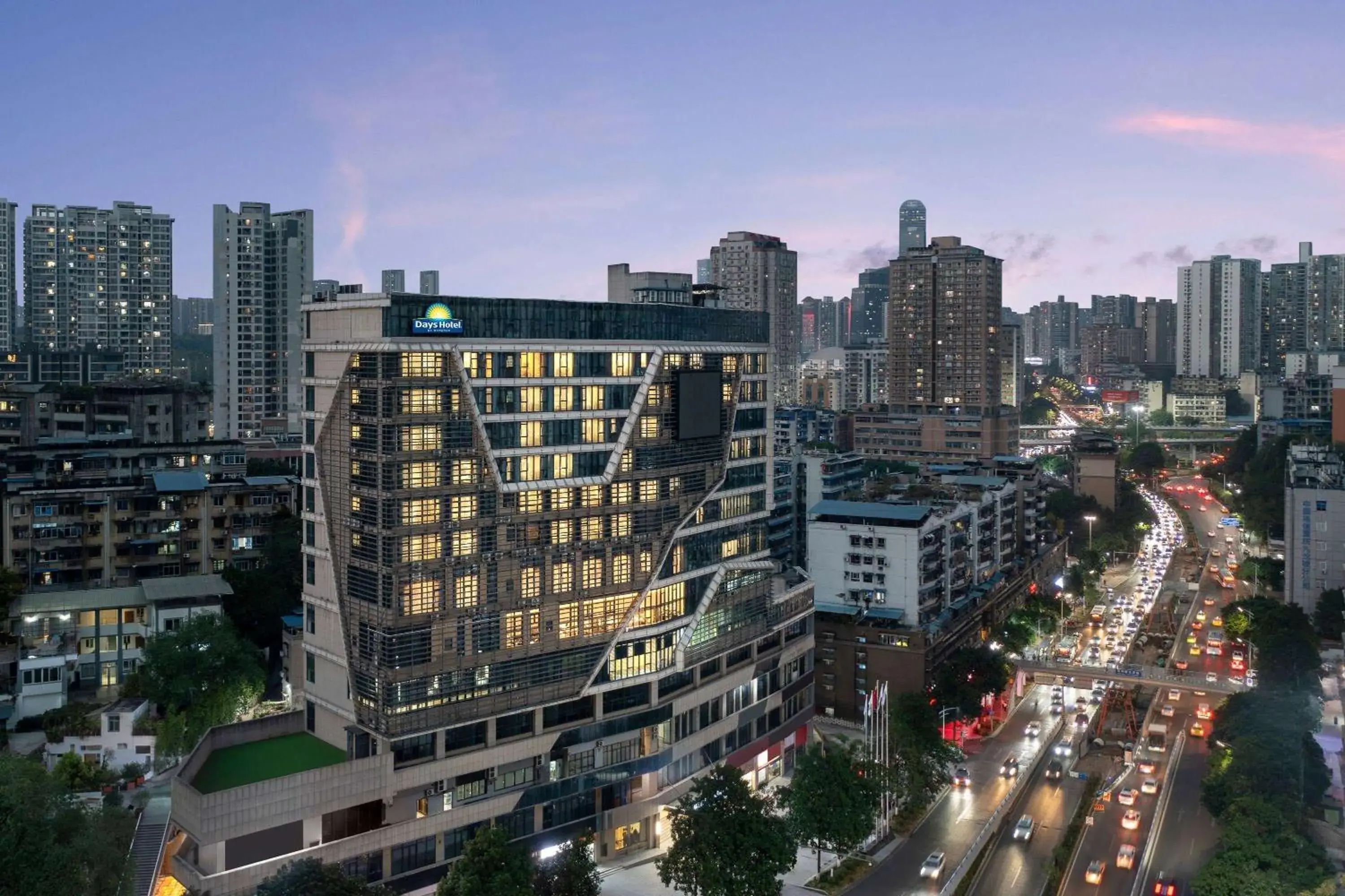 Property building in Days Inn by Wyndham Chongqing Jiulongpo Property building in Days Inn by Wyndham Chongqing Jiulongpo
