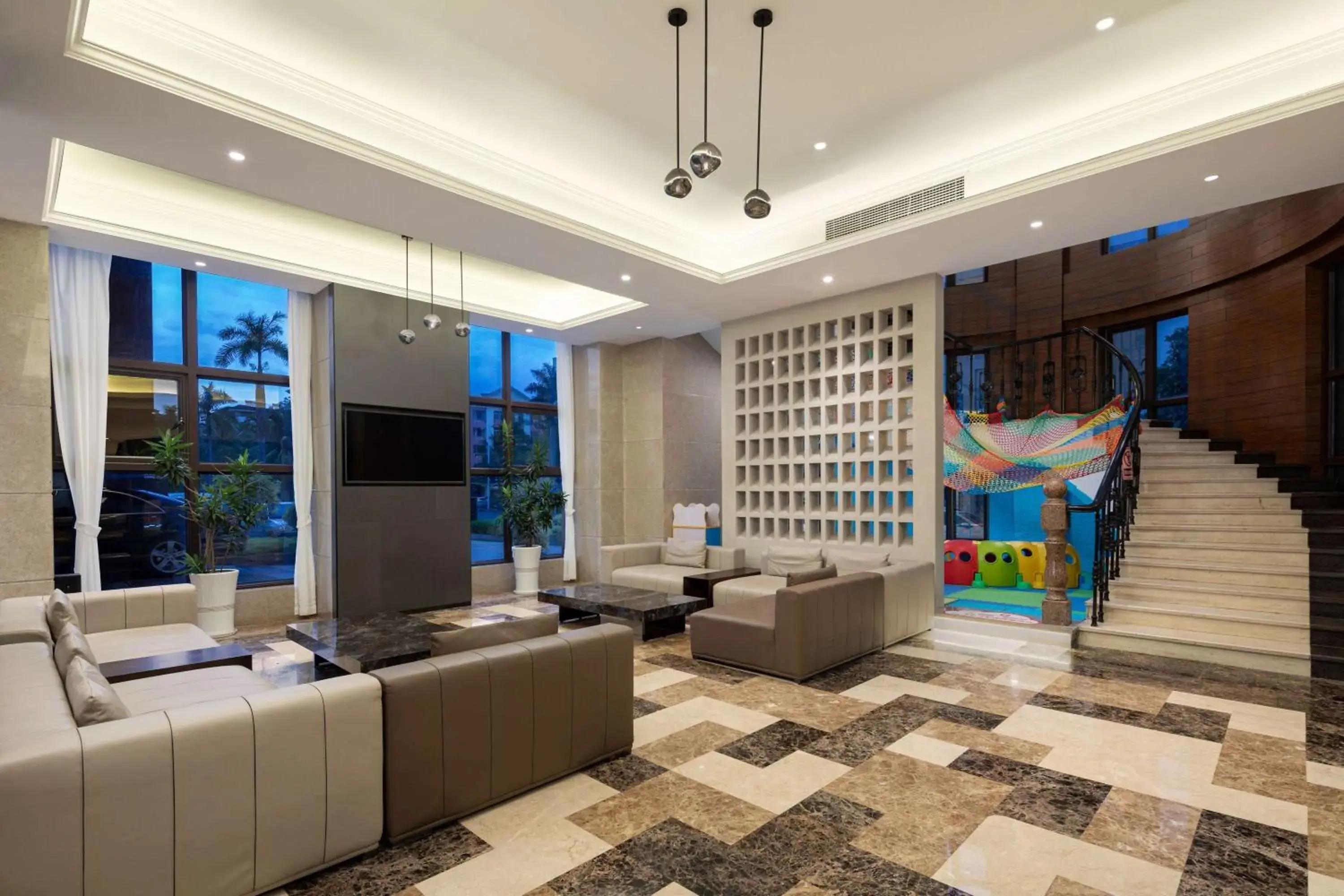 Lobby or reception in La Quinta by Wyndham Qionghai Yinhai Lobby or reception in La Quinta by Wyndham Qionghai Yinhai