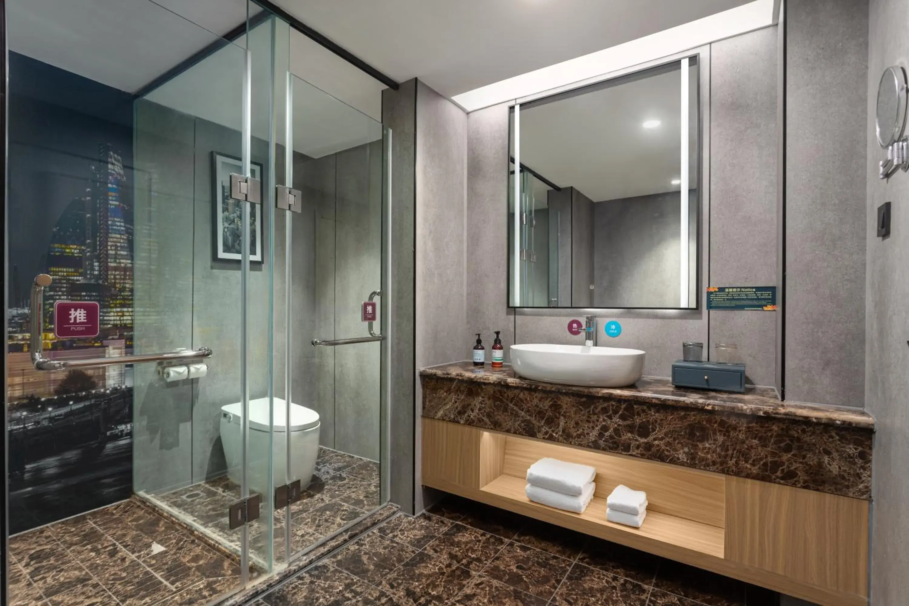 Premier Deluxe Suite in La Quinta by Wyndham Qionghai Yinhai Premier Deluxe Suite in La Quinta by Wyndham Qionghai Yinhai