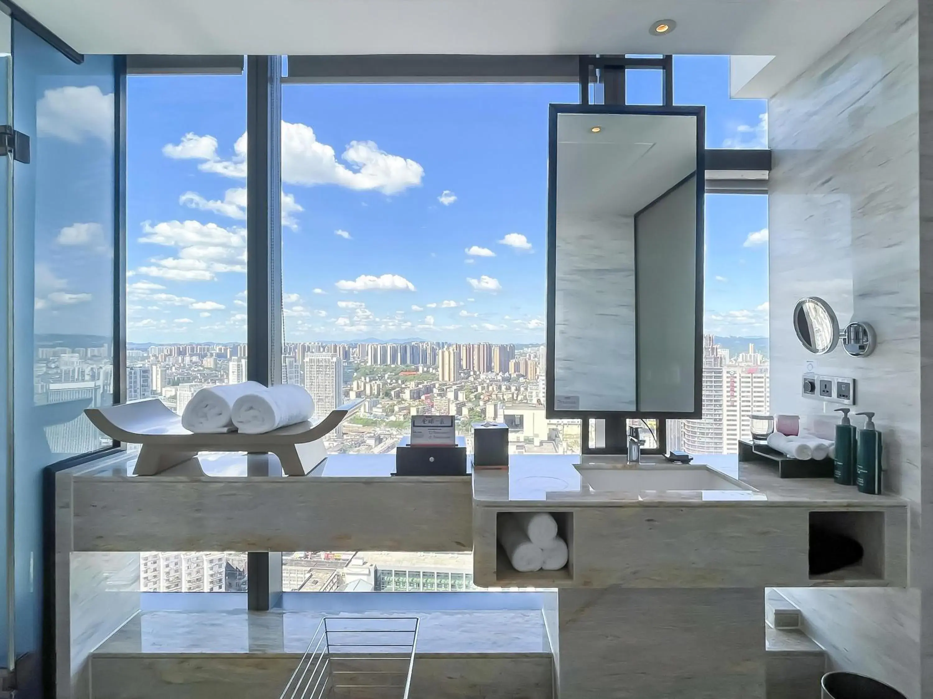 Premium King Studio with River View in Hilton Zhuzhou Premium King Studio with River View in Hilton Zhuzhou