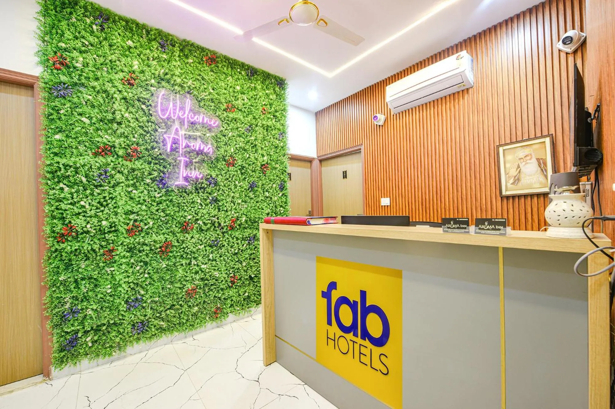 Lobby or reception in FabHotel Kavya Inn - Nr The Mall of Faridabad