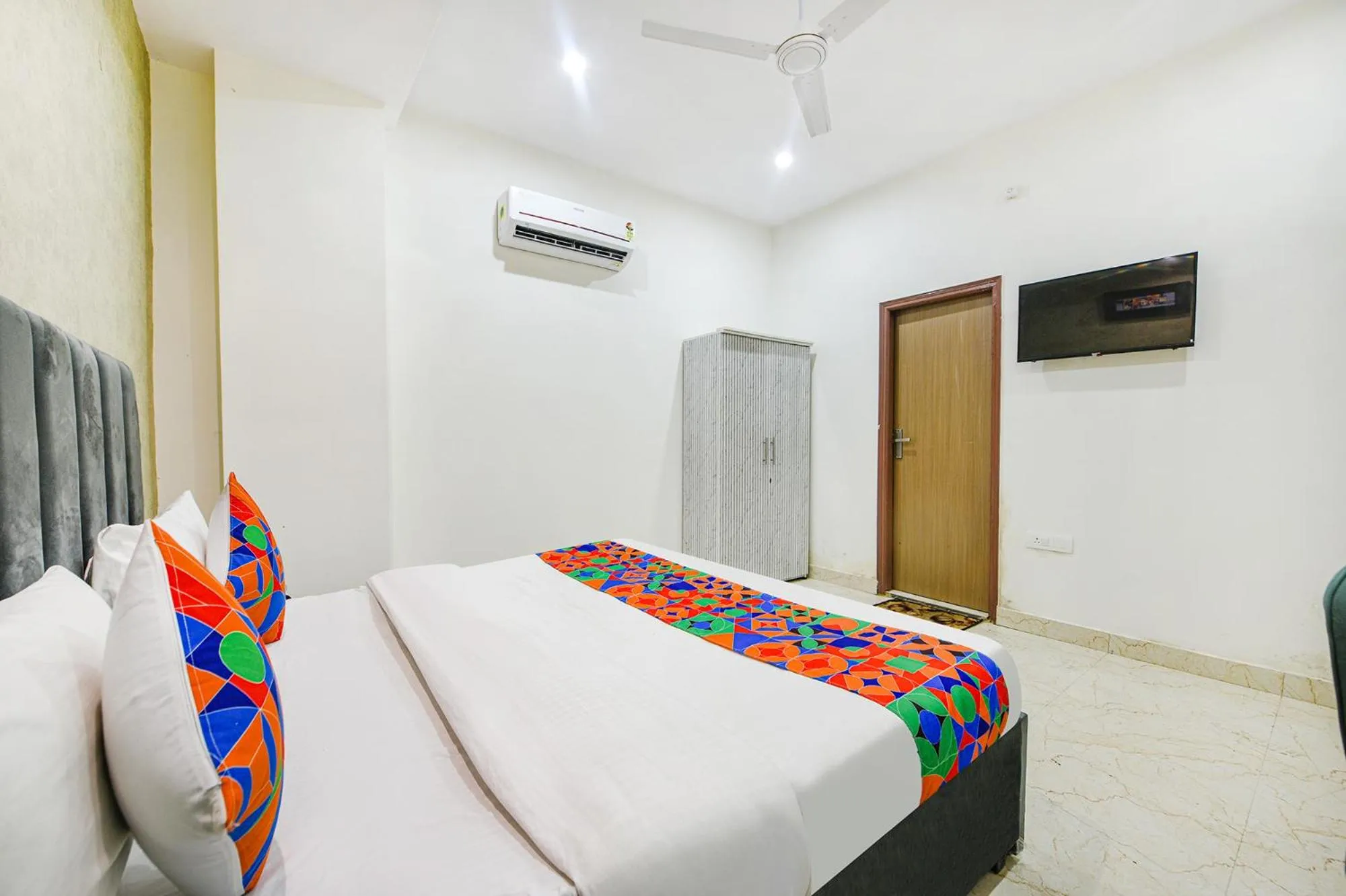 Bed in FabHotel Kavya Inn - Nr The Mall of Faridabad