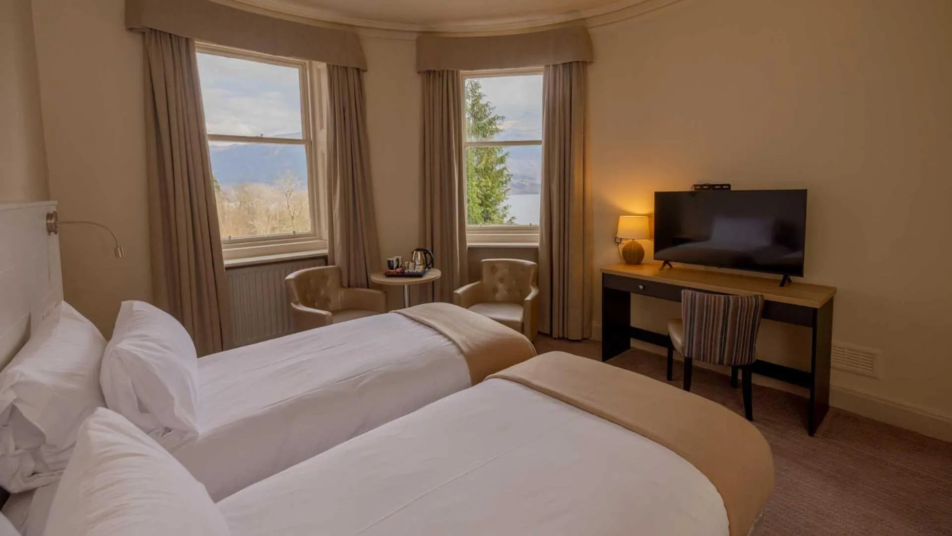 Bed in The Tarbet Hotel