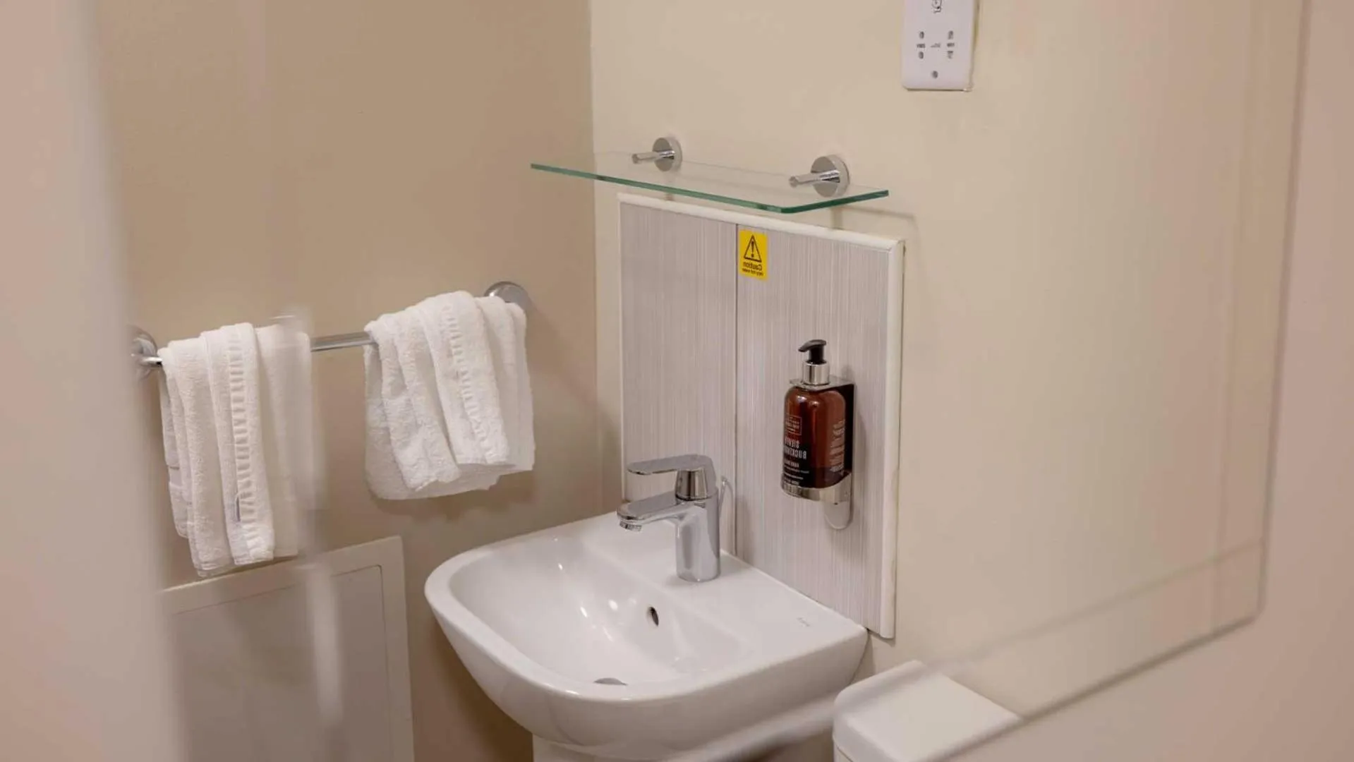 Bathroom in The Tarbet Hotel