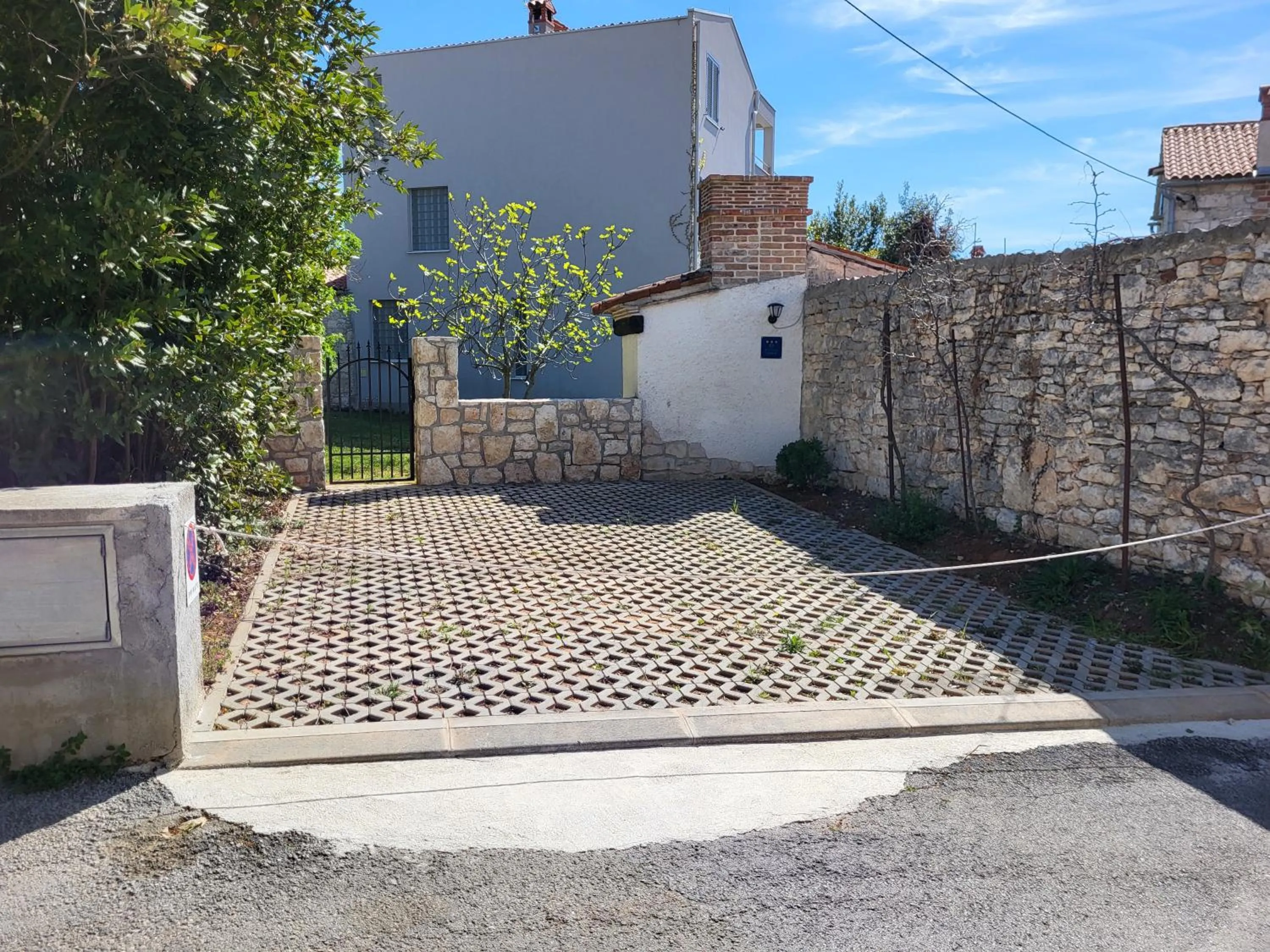 Parking in Holiday Home Mihovilovic