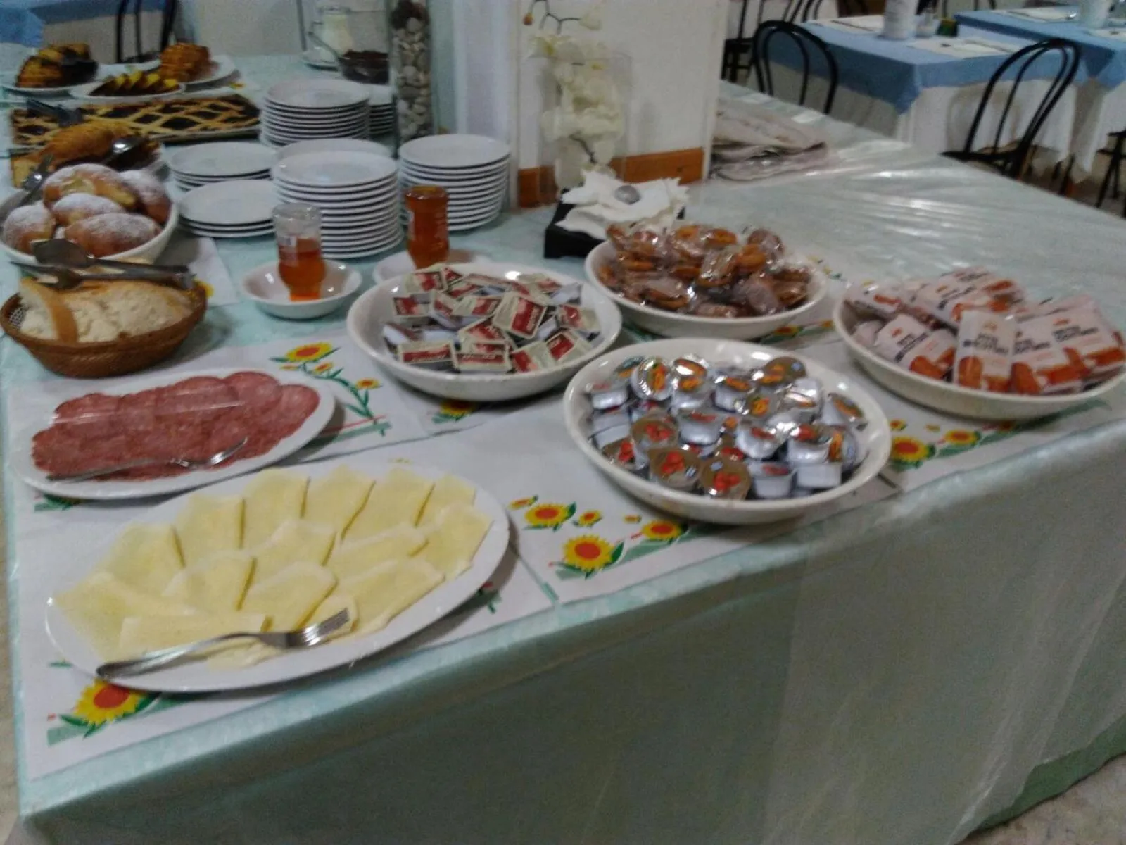 Breakfast in Hotel Caravan B&B