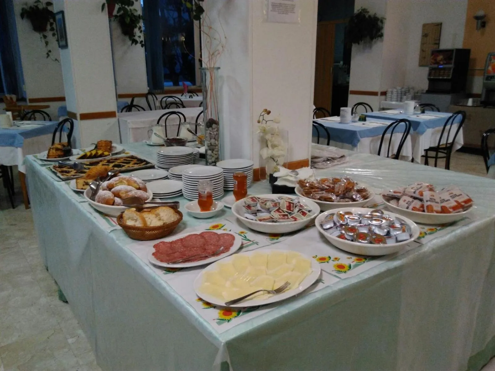 Food in Hotel Caravan B&B