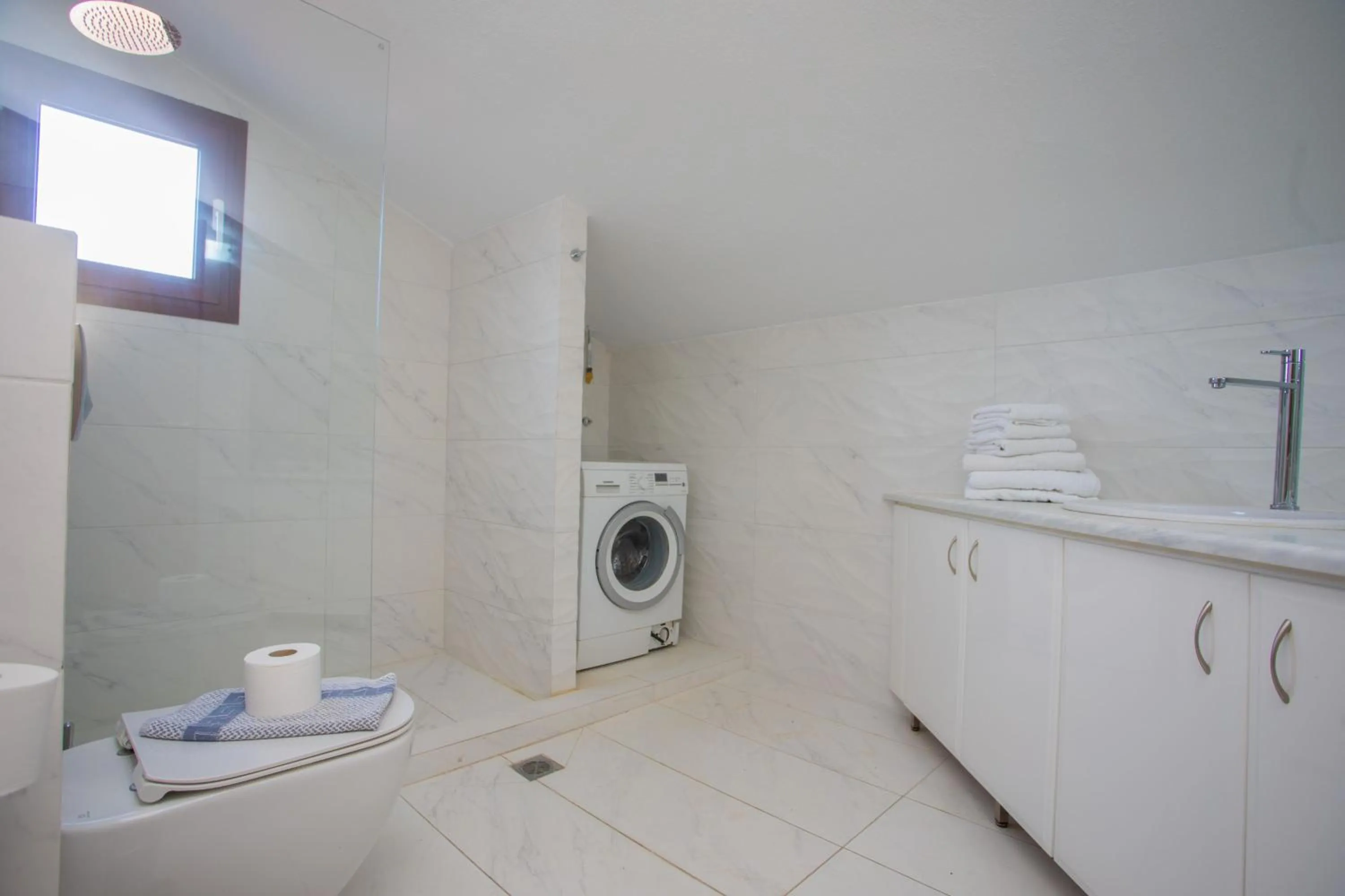 Bathroom in Villa Amalia Sun Beach