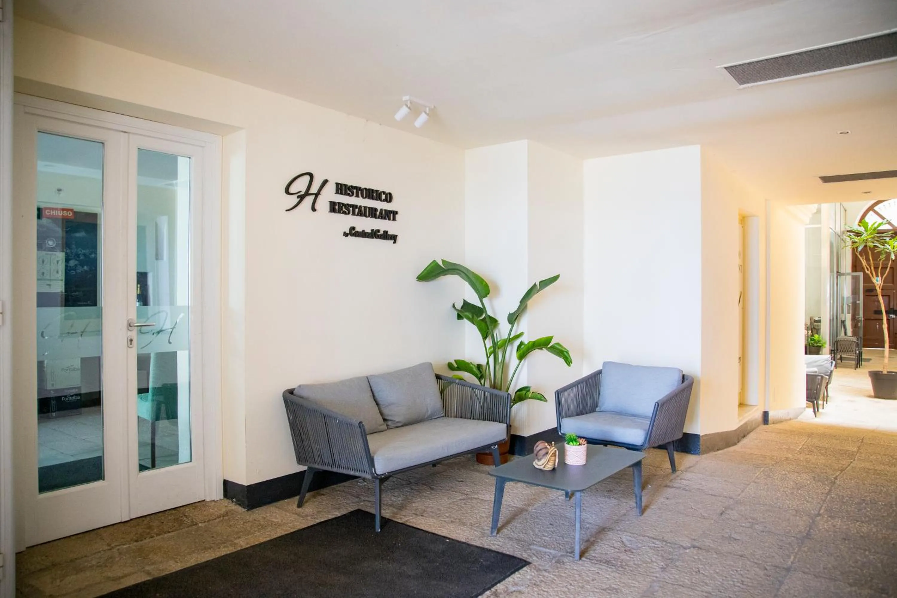 Restaurant/places to eat in Central Gallery Rooms- Palazzo D'Ali' Staiti XIX