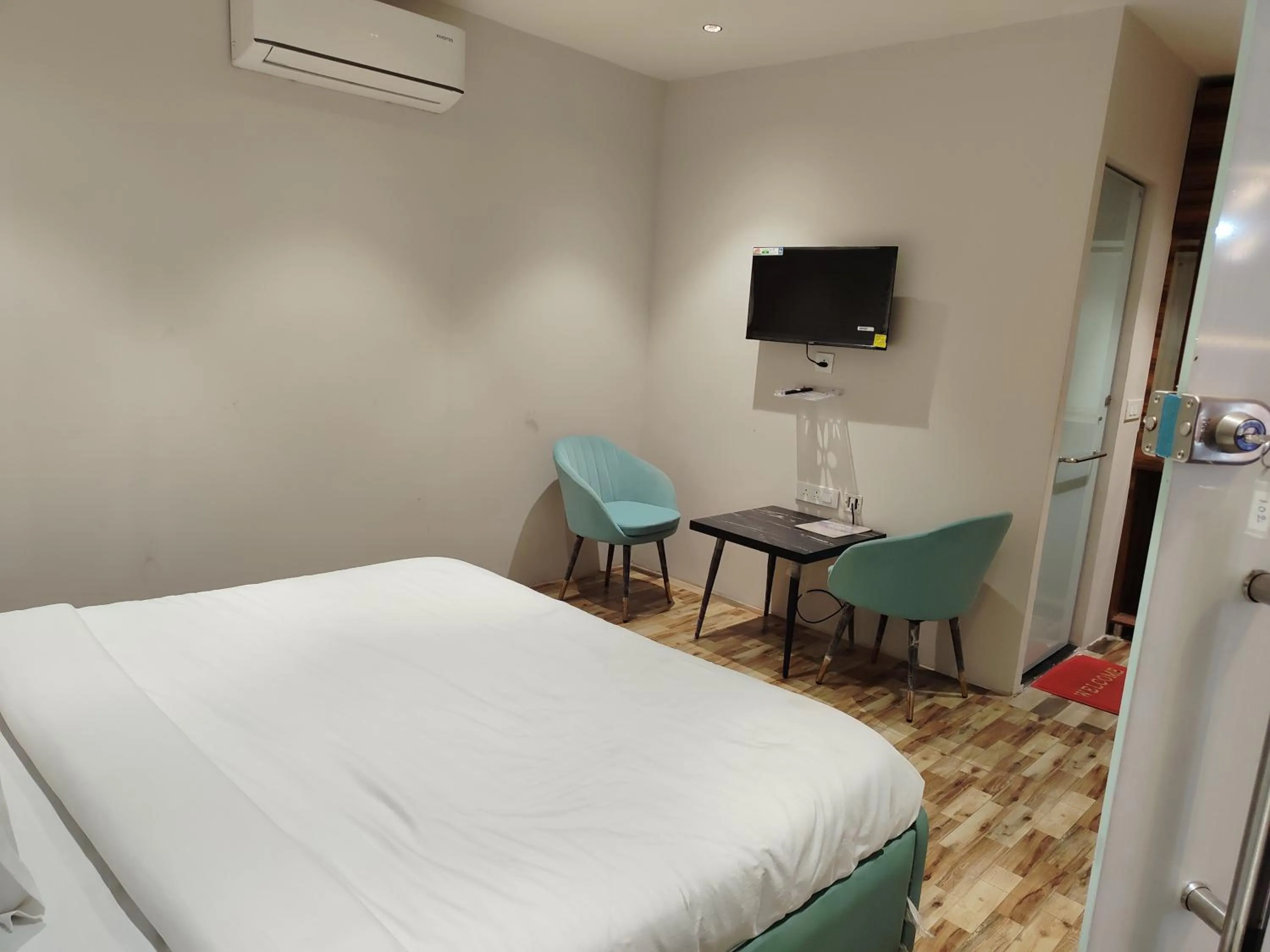 Rivaz Hotel And Restaurant