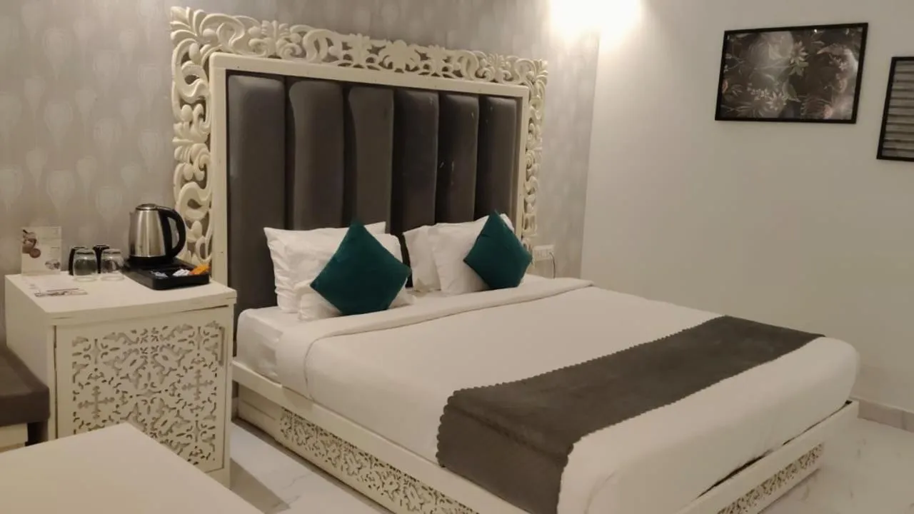 Bed in Raya Resorts