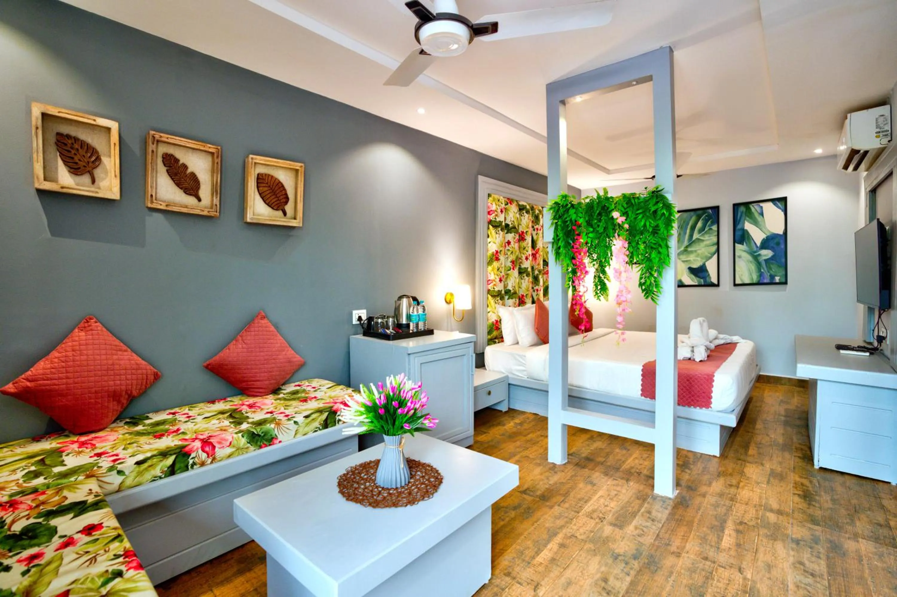 Photo of the whole room, Bed in Raya Resorts