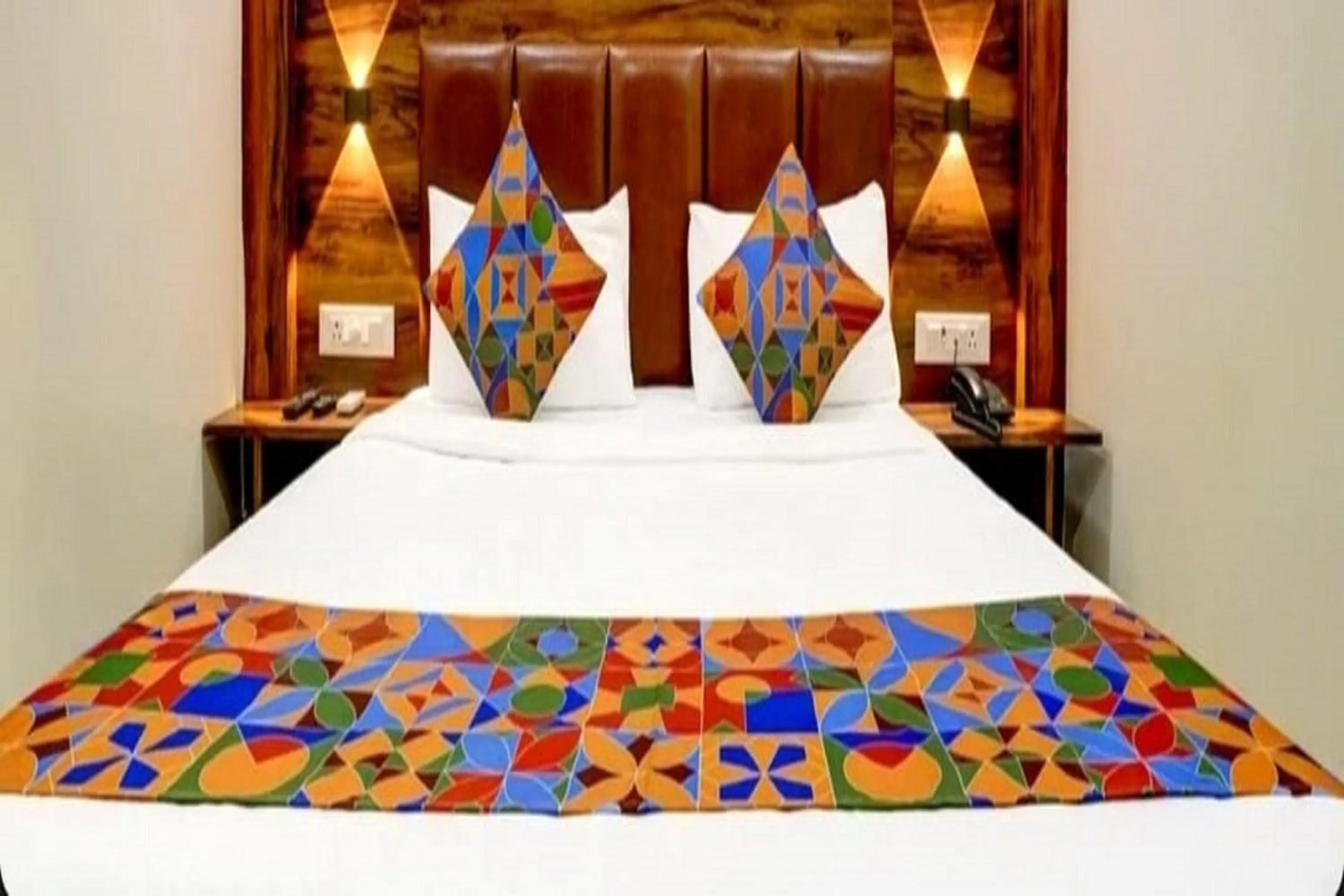 Bed in Hotel Golden Sands Inn Aslpha