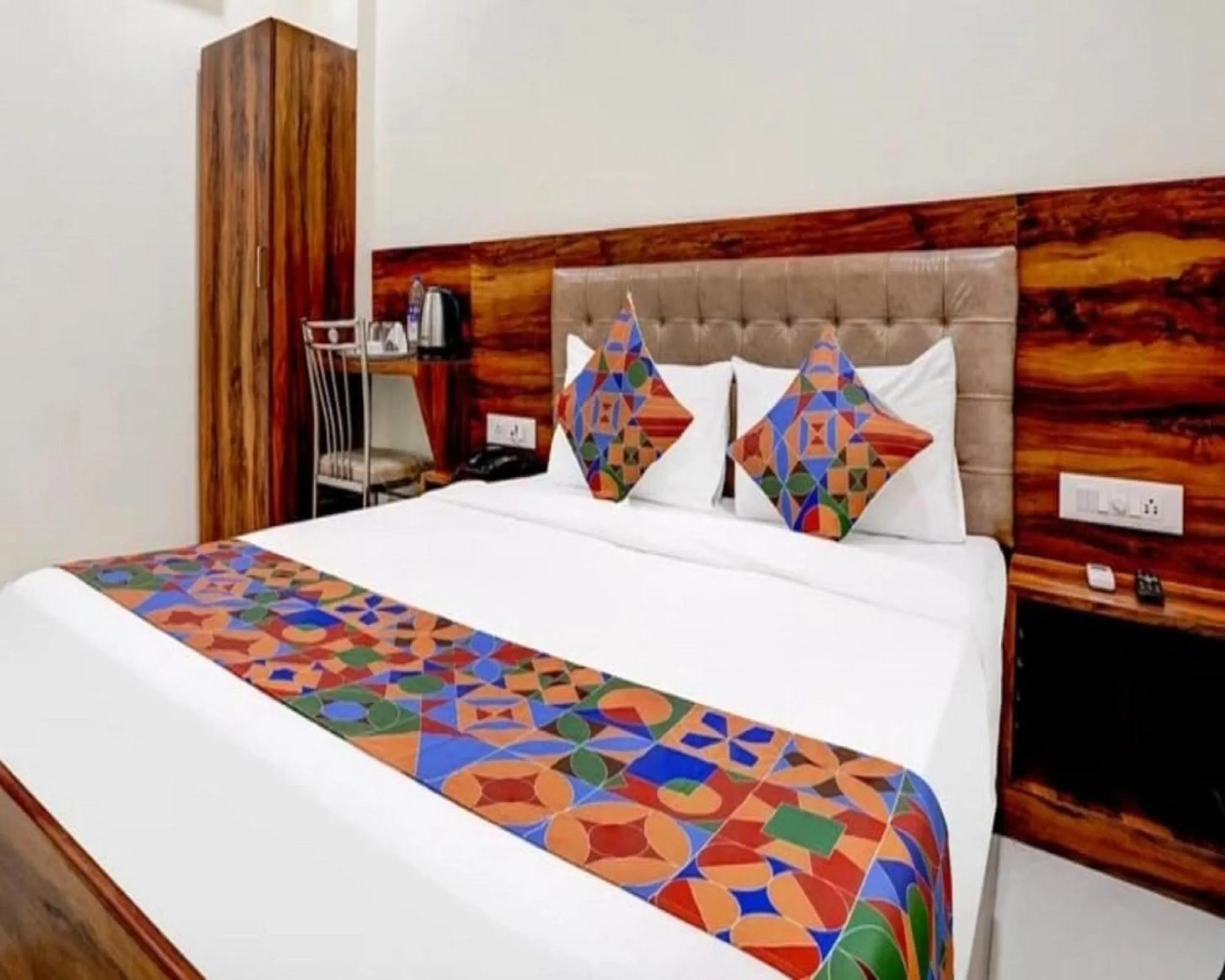 Bed in Hotel Golden Sands Inn Aslpha