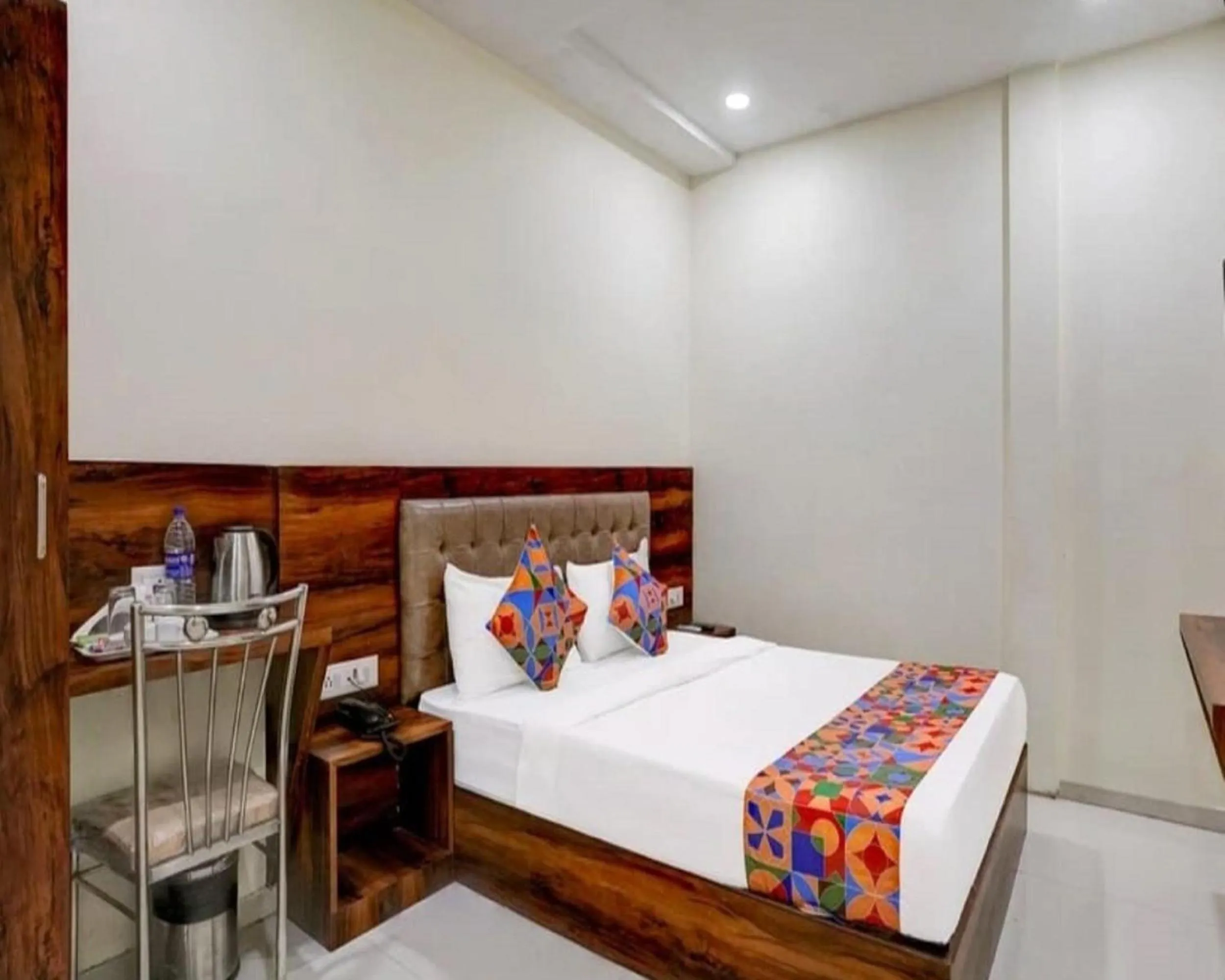 Bed in Hotel Golden Sands Inn Aslpha